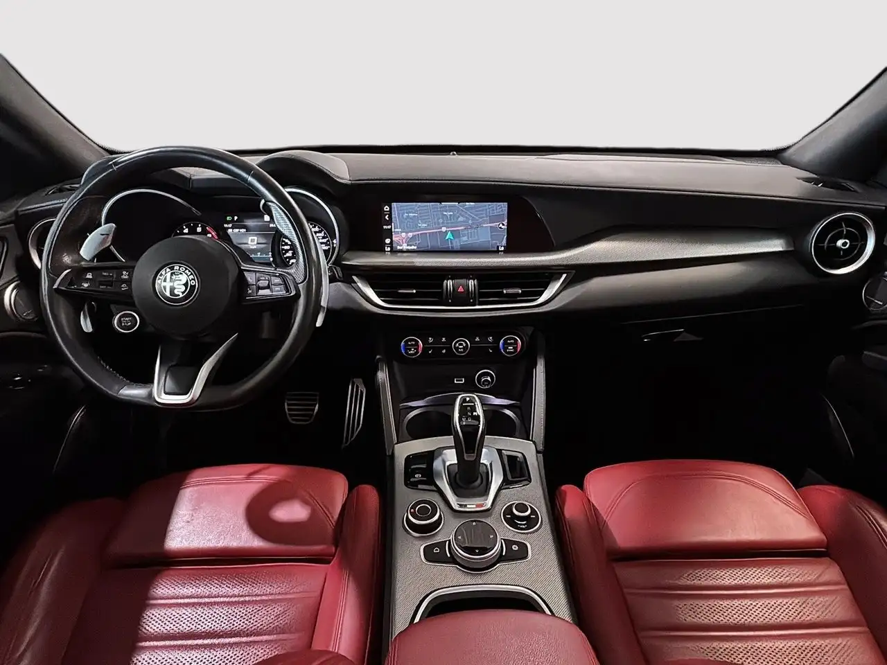 Alfa Romeo Stelvio снимка Alfa Romeo Stelvio