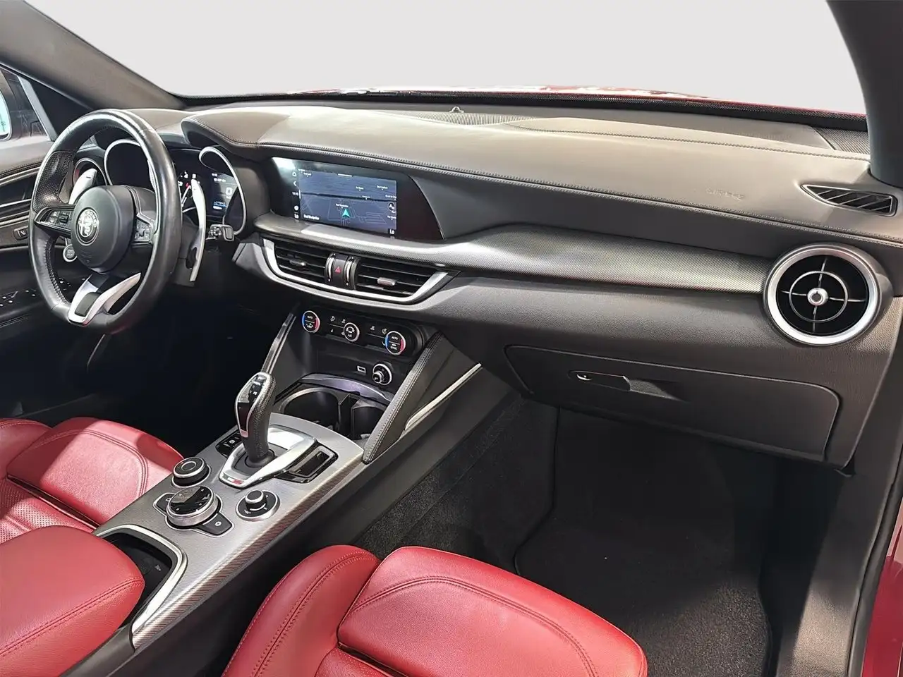 Alfa Romeo Stelvio снимка Alfa Romeo Stelvio