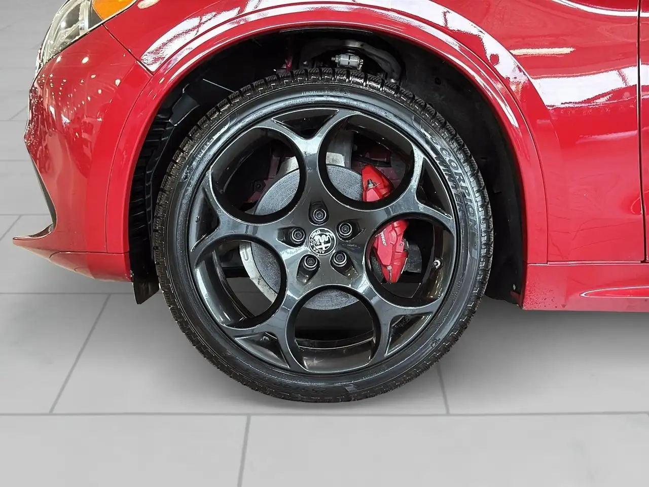 Alfa Romeo Stelvio снимка Alfa Romeo Stelvio