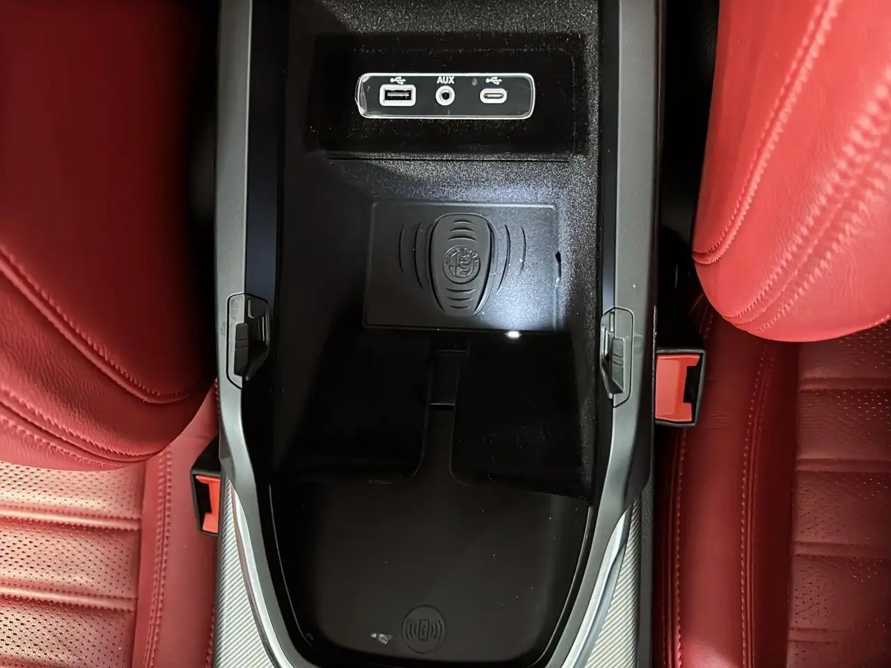 Alfa Romeo Stelvio снимка Alfa Romeo Stelvio