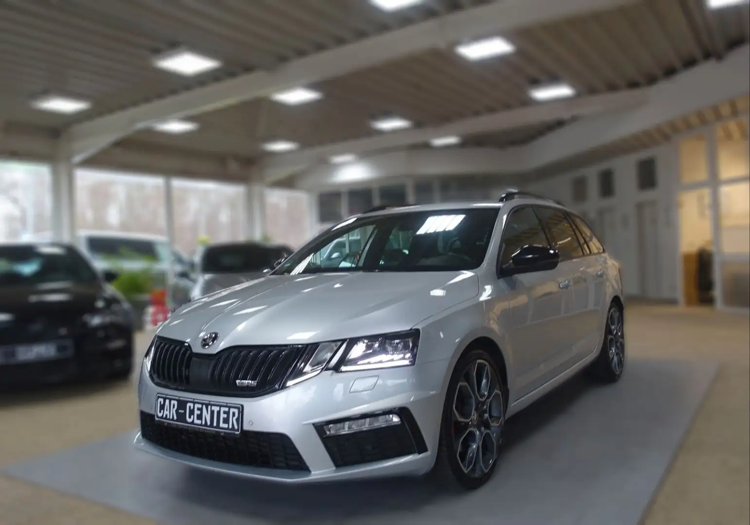 Skoda Octavia Combi RS / VRS; NAV PANO KAM MIRROR 19" Plateado - 2