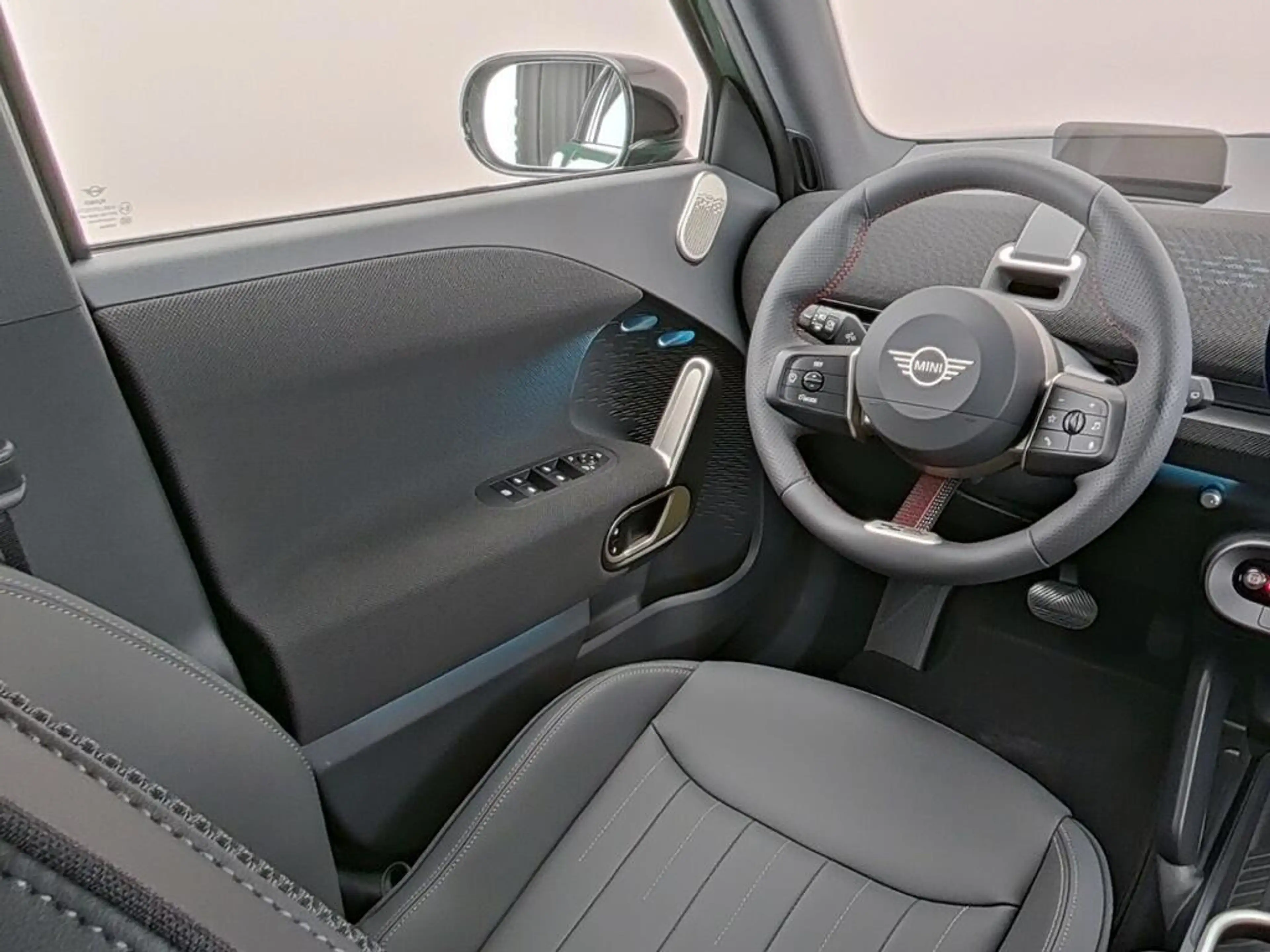 MINI Aceman SE Favoured XL 54.2 kWh — photo 4