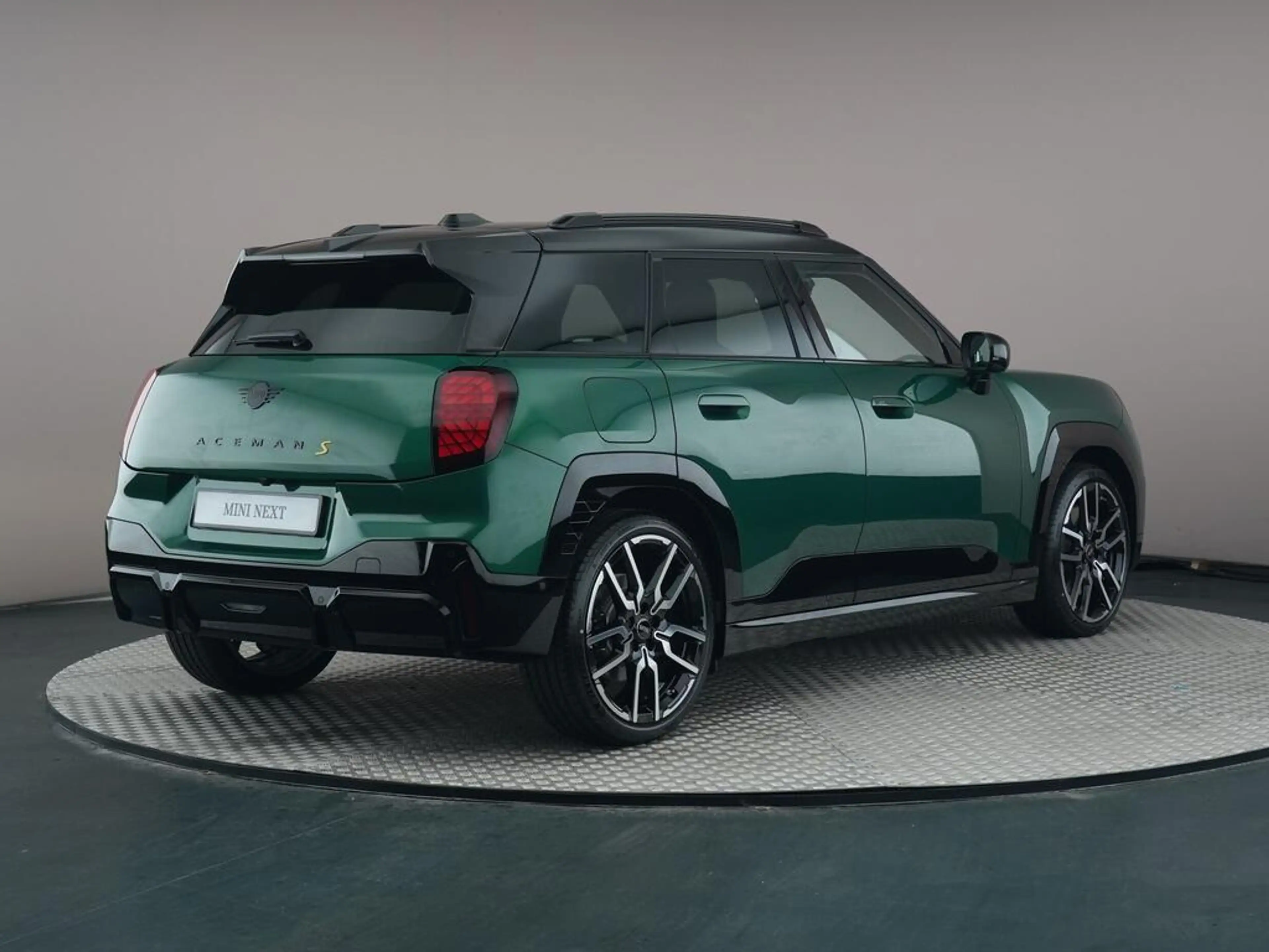 MINI Aceman SE Favoured XL 54.2 kWh — photo 10