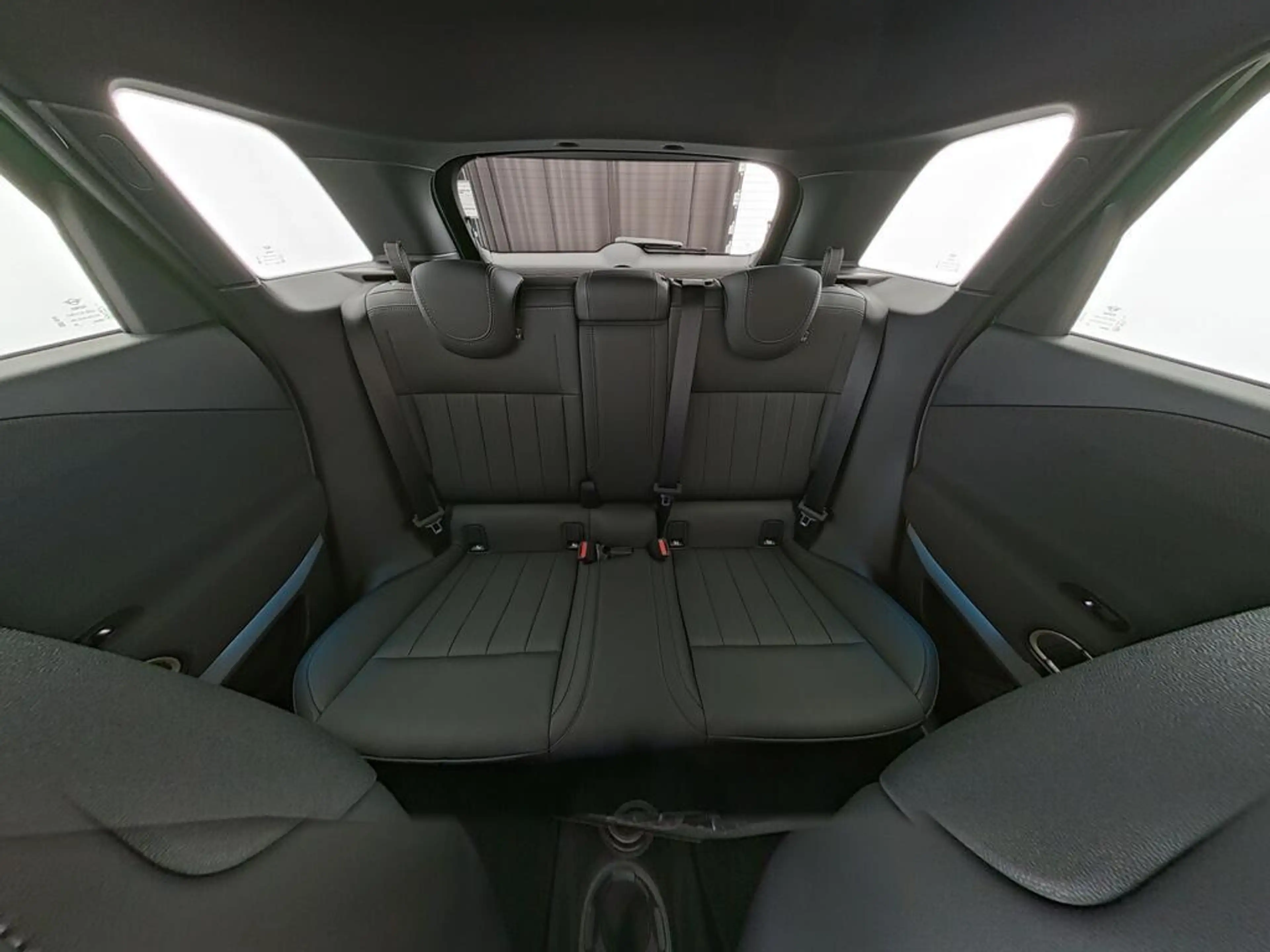 MINI Aceman SE Favoured XL 54.2 kWh — photo 6