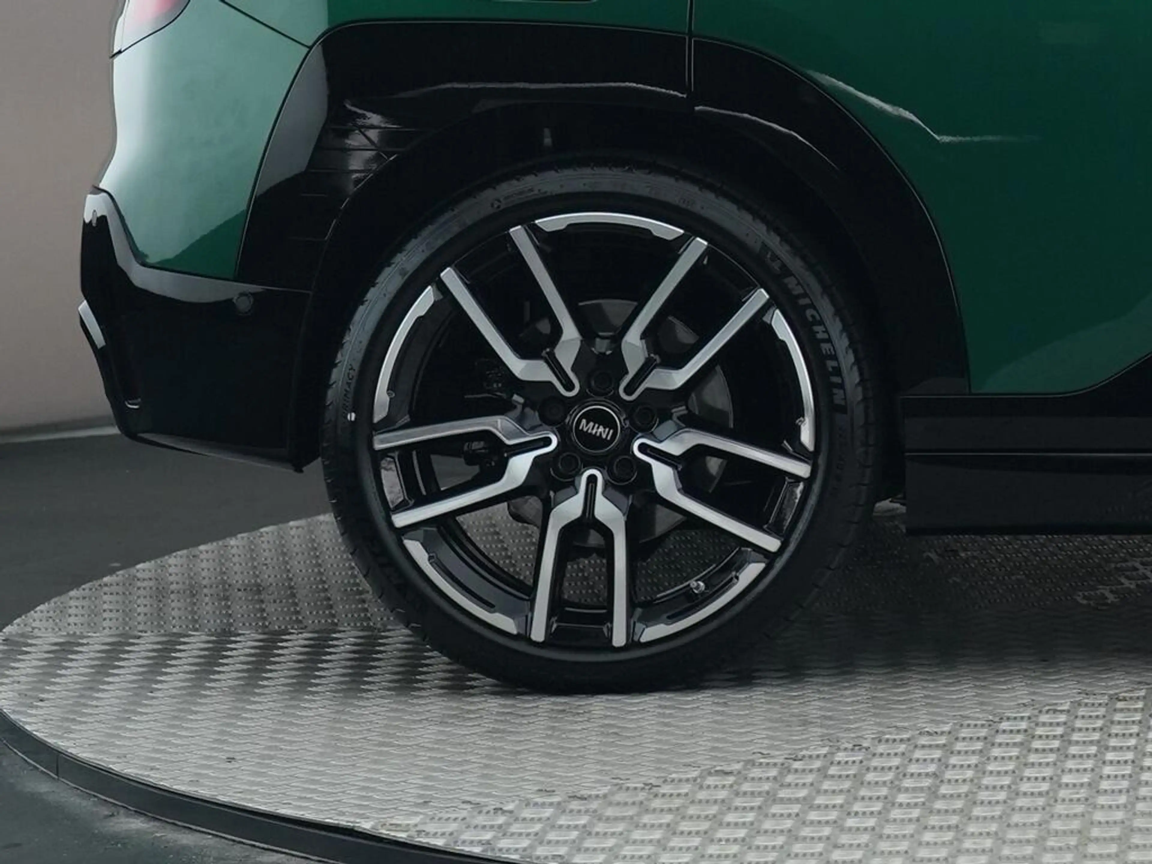MINI Aceman SE Favoured XL 54.2 kWh — photo 14