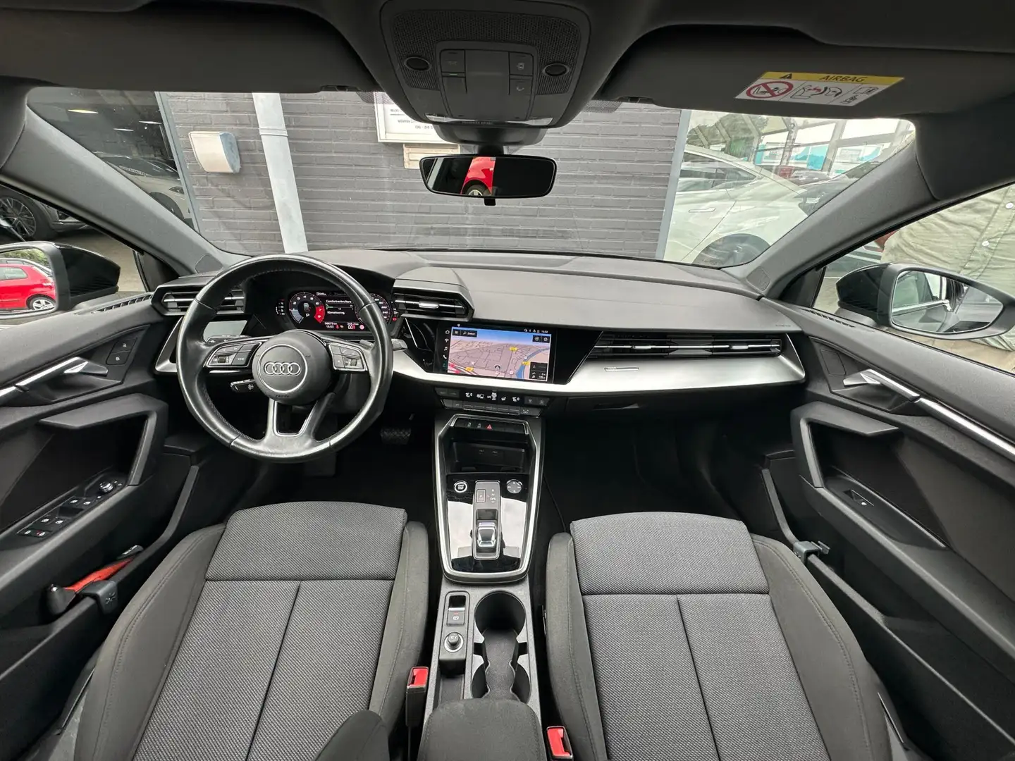 Audi A3 Sportback 30 TFSI Business edition/LED/APP-CONNECT Zwart - 2