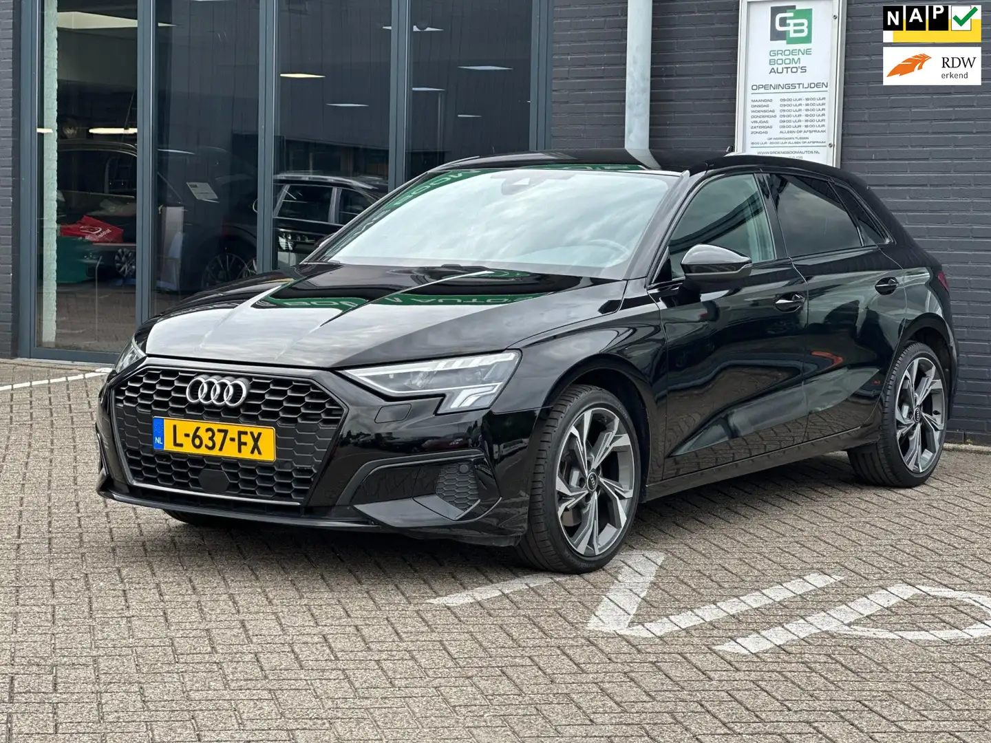 Audi A3 Sportback 30 TFSI Business edition/LED/APP-CONNECT Zwart - 1