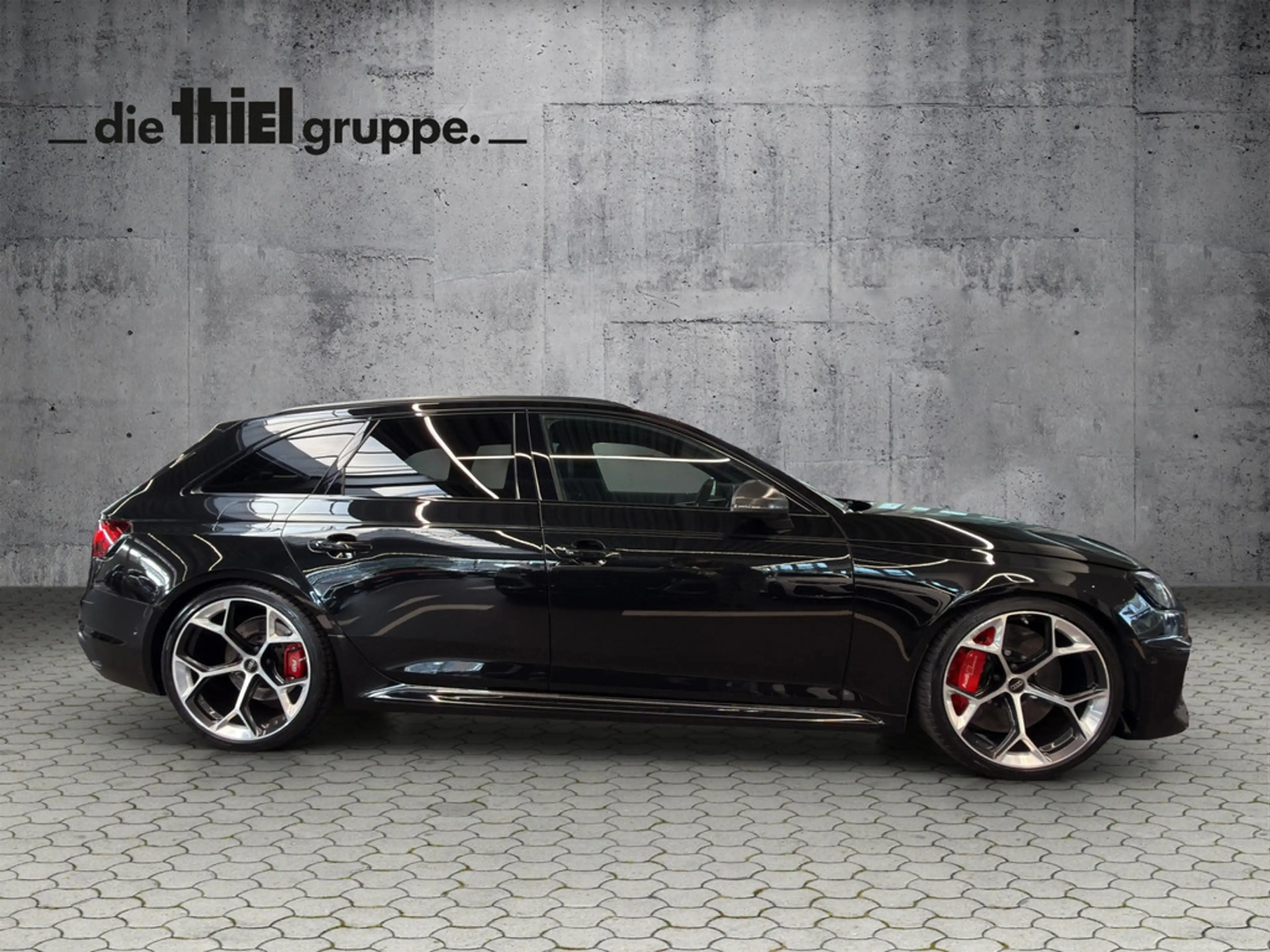 Audi RS4 — photo 7