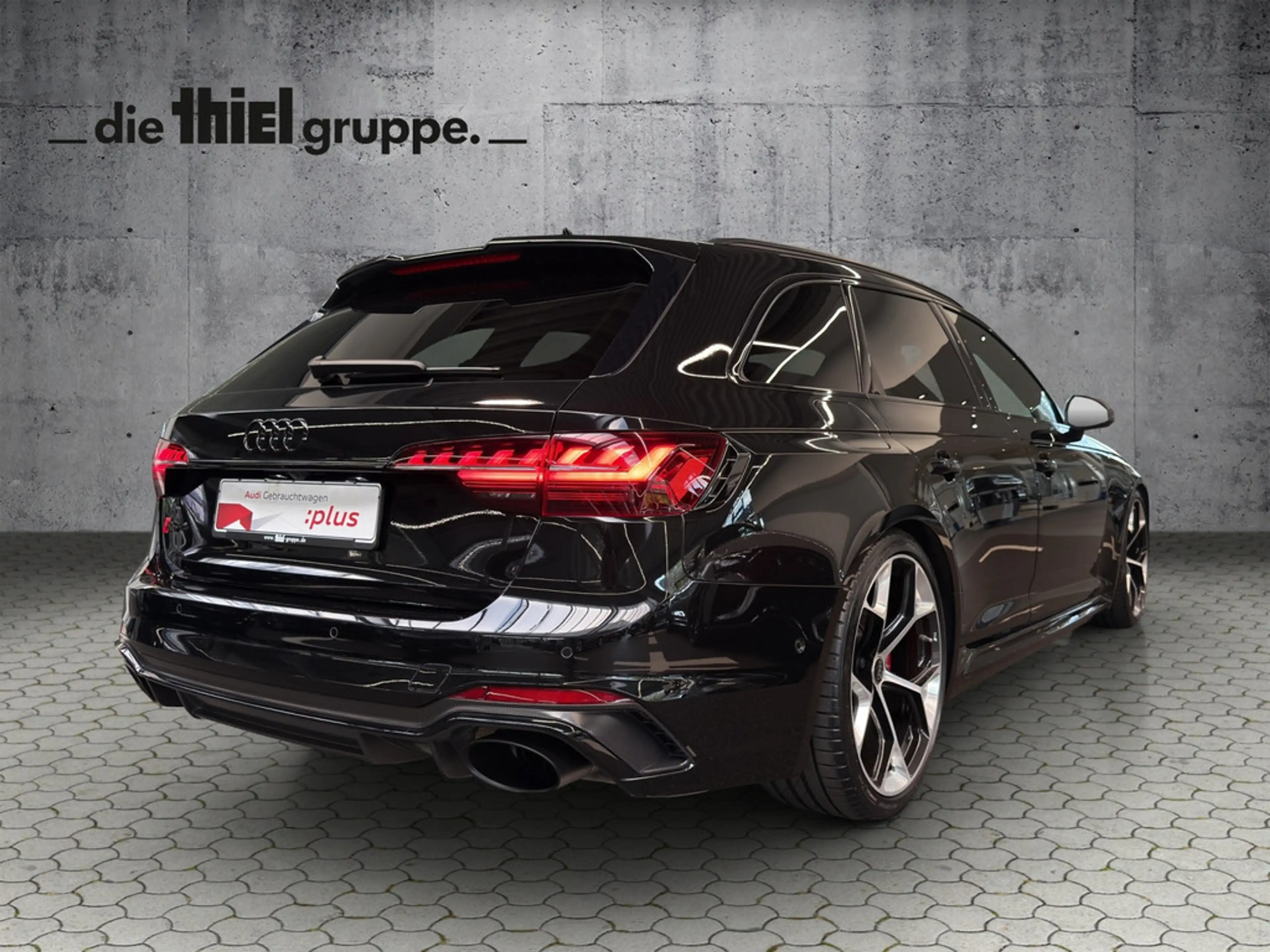 Audi RS4 — photo 6