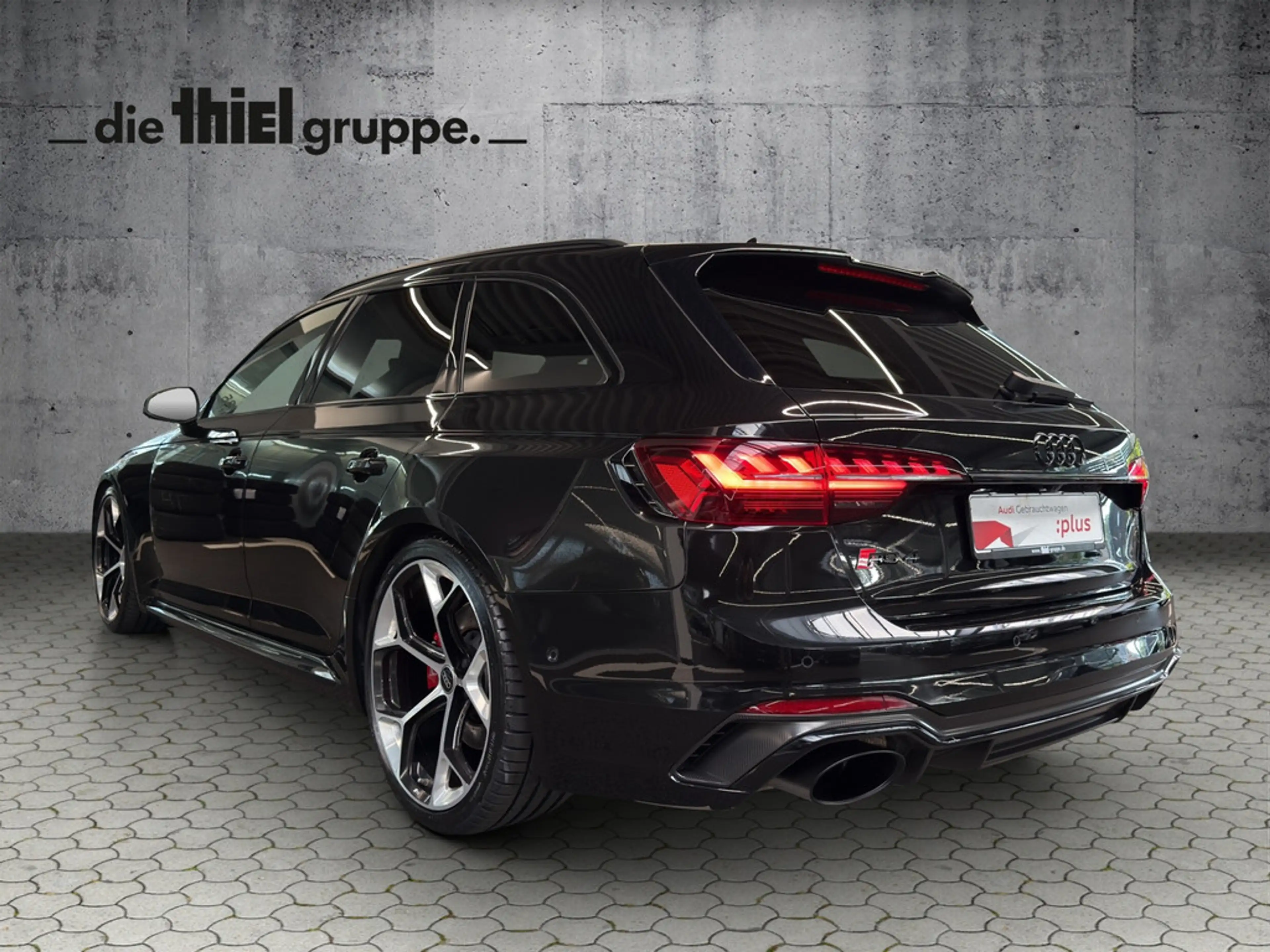 Audi RS4 — photo 4