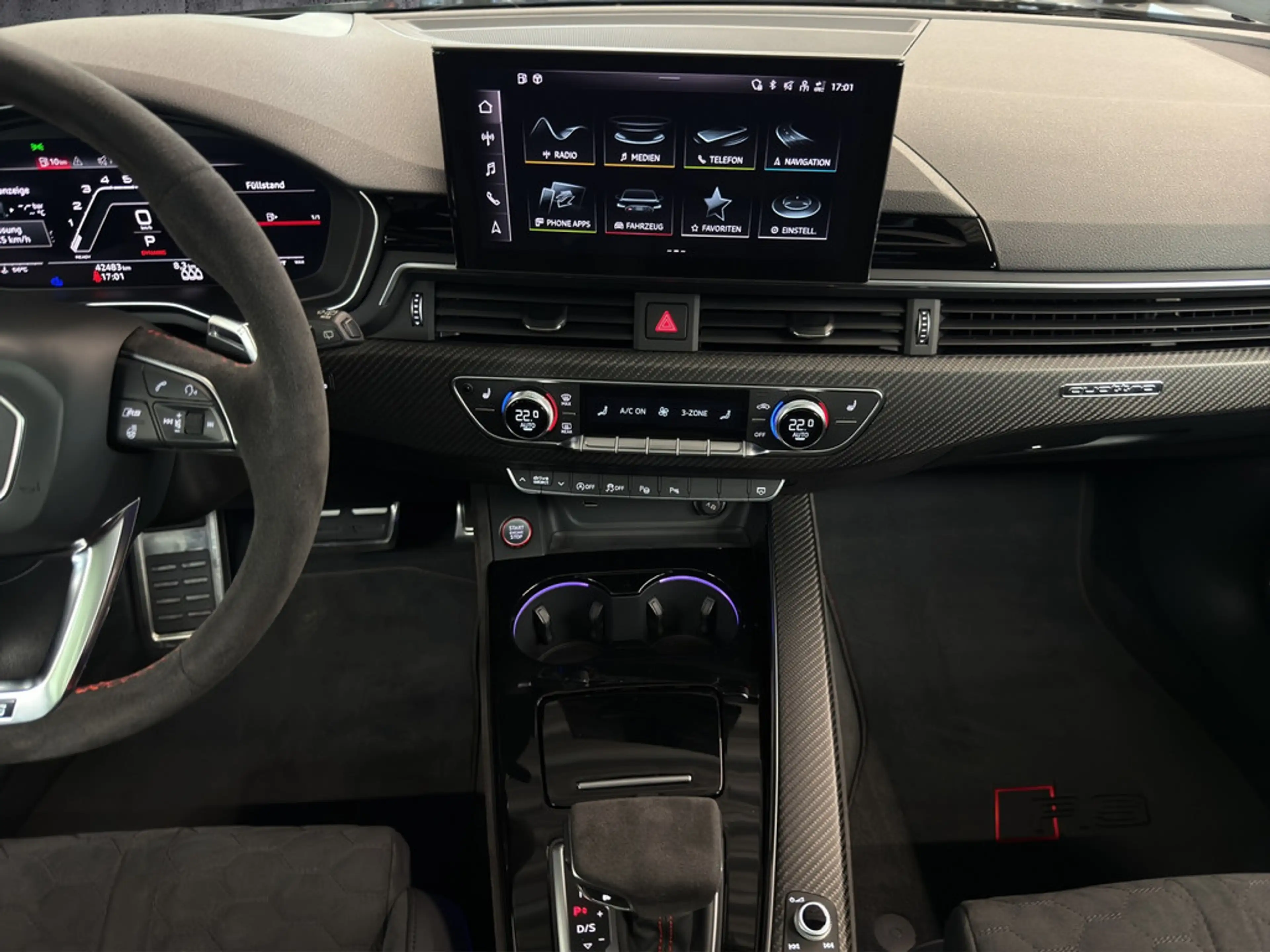 Audi RS4 — photo 14
