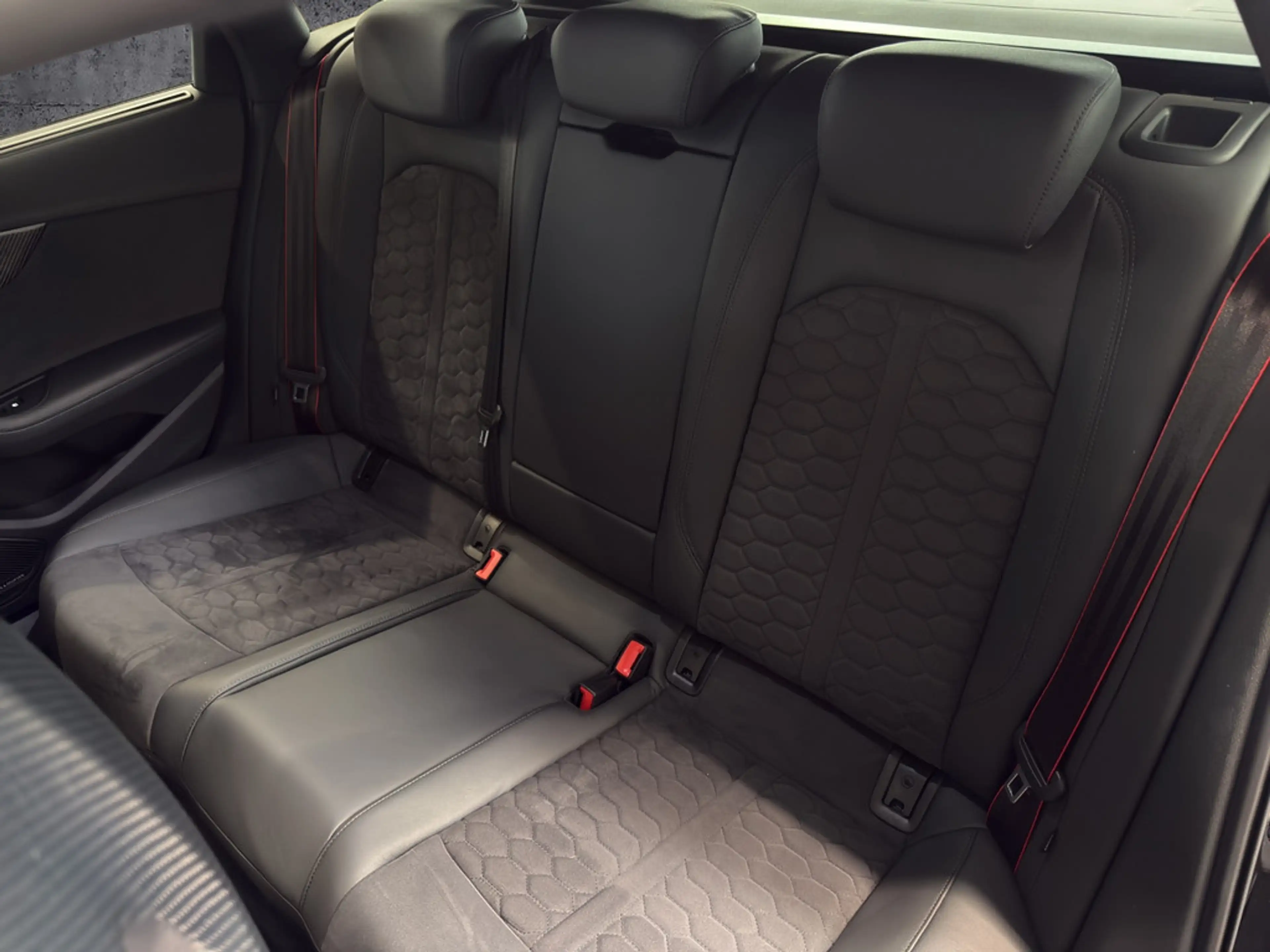 Audi RS4 — photo 11