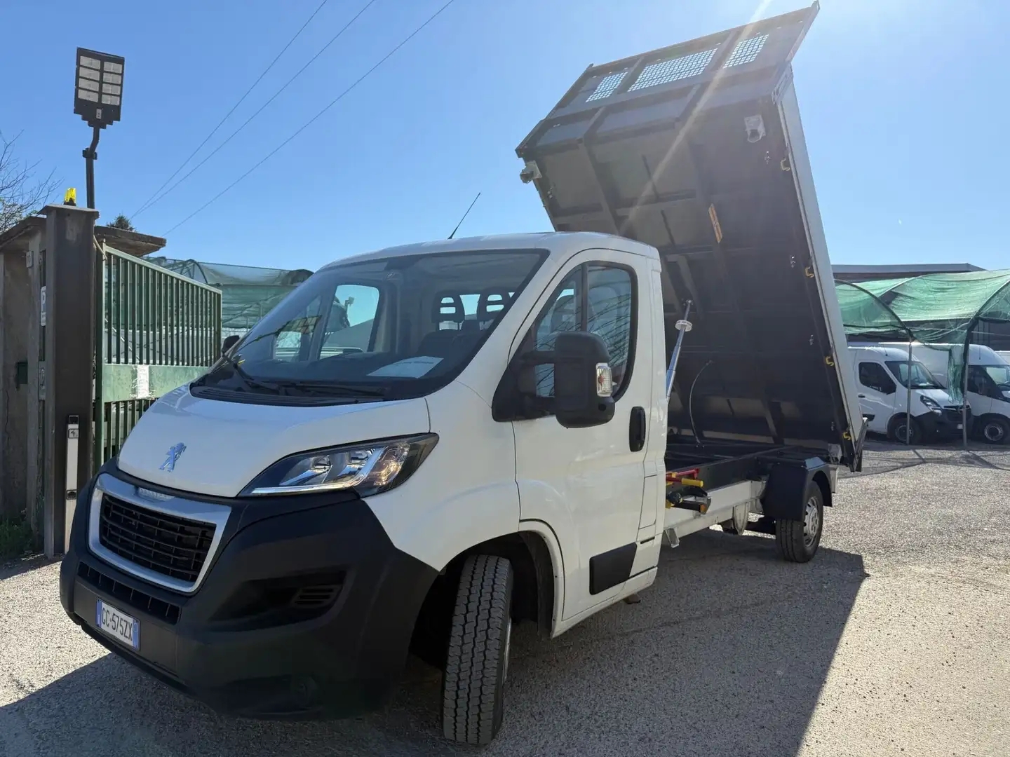 Peugeot Boxer 335 2.2 BlueHDi 140 S&S PL Cabinato Bianco - 2