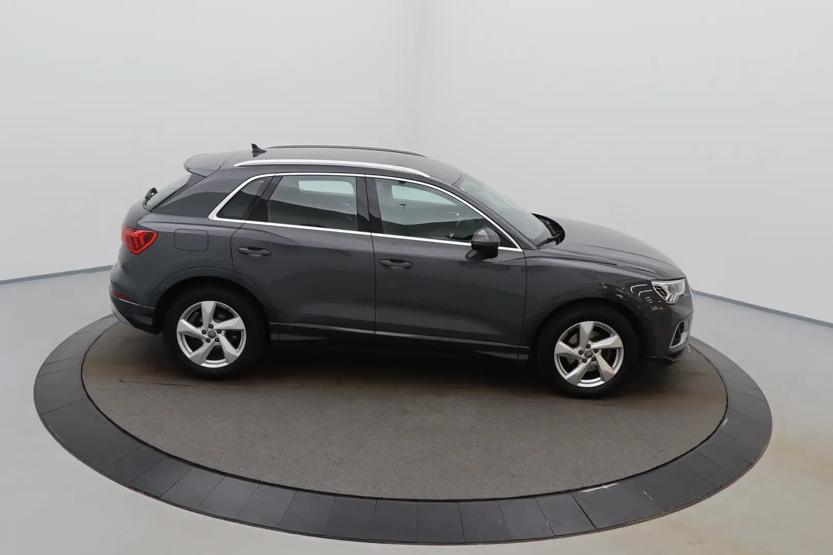 Audi Q3 35 TFSI Advanced LED GPS PDC Verw. Zetels ACC Gris - 2