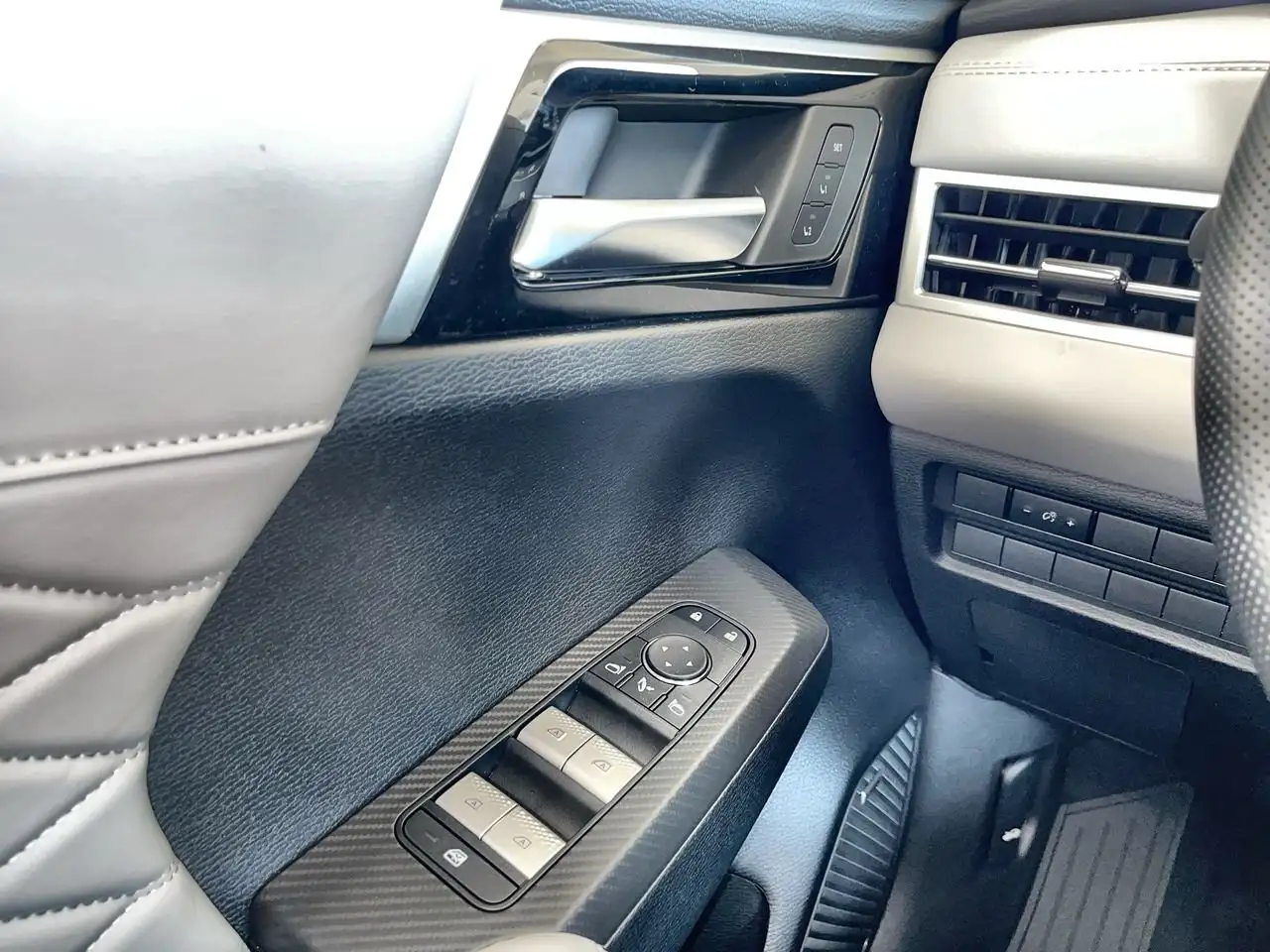 Mitsubishi Outlander снимка Mitsubishi Outlander