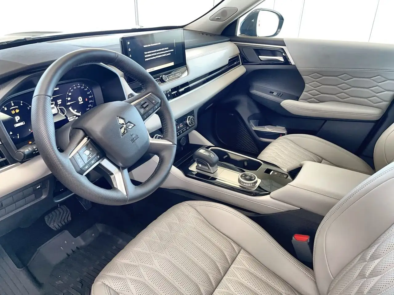 Mitsubishi Outlander снимка Mitsubishi Outlander