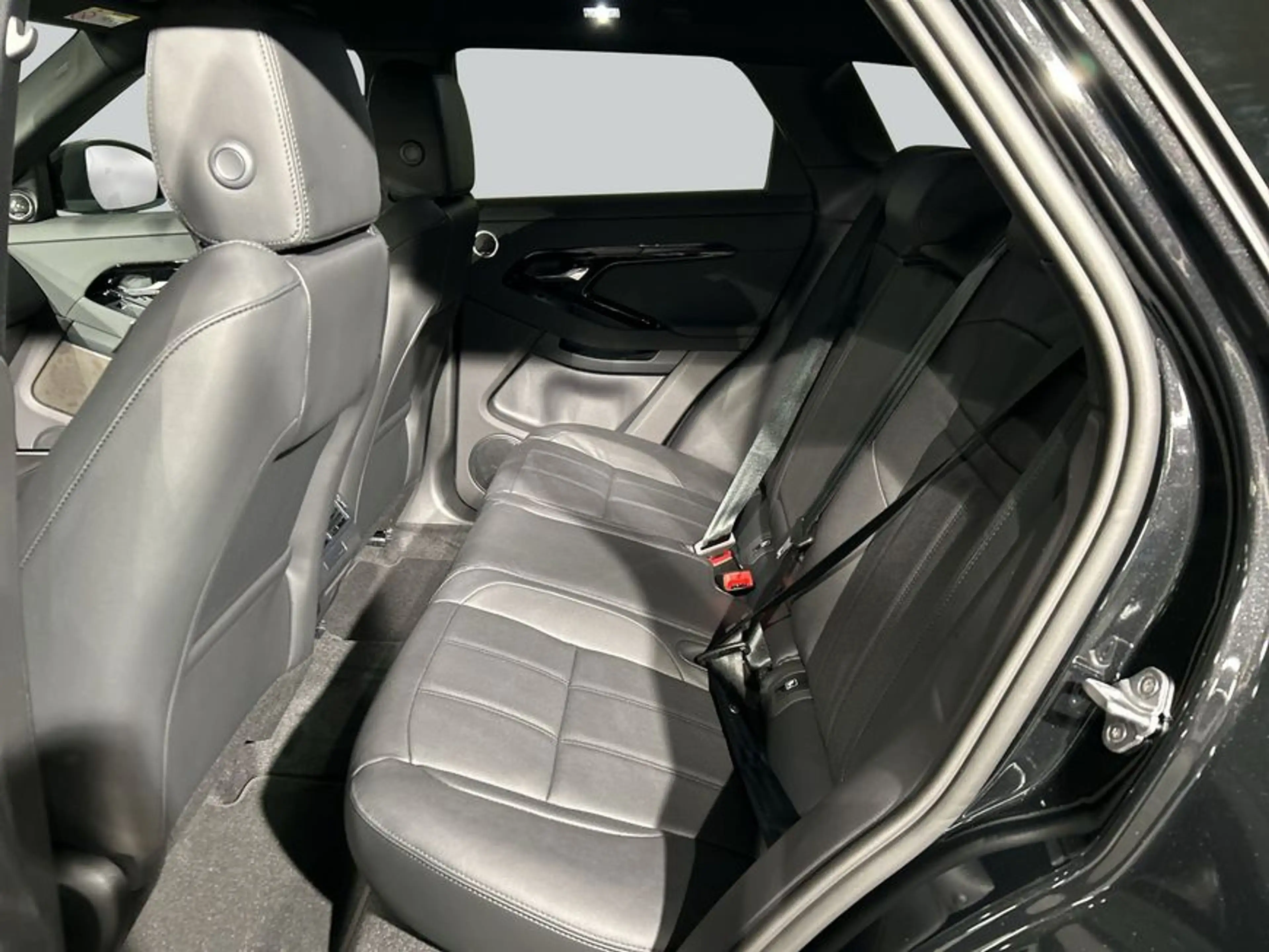 Land Rover Range Rover Evoque P270e Dynamic SE — photo 6