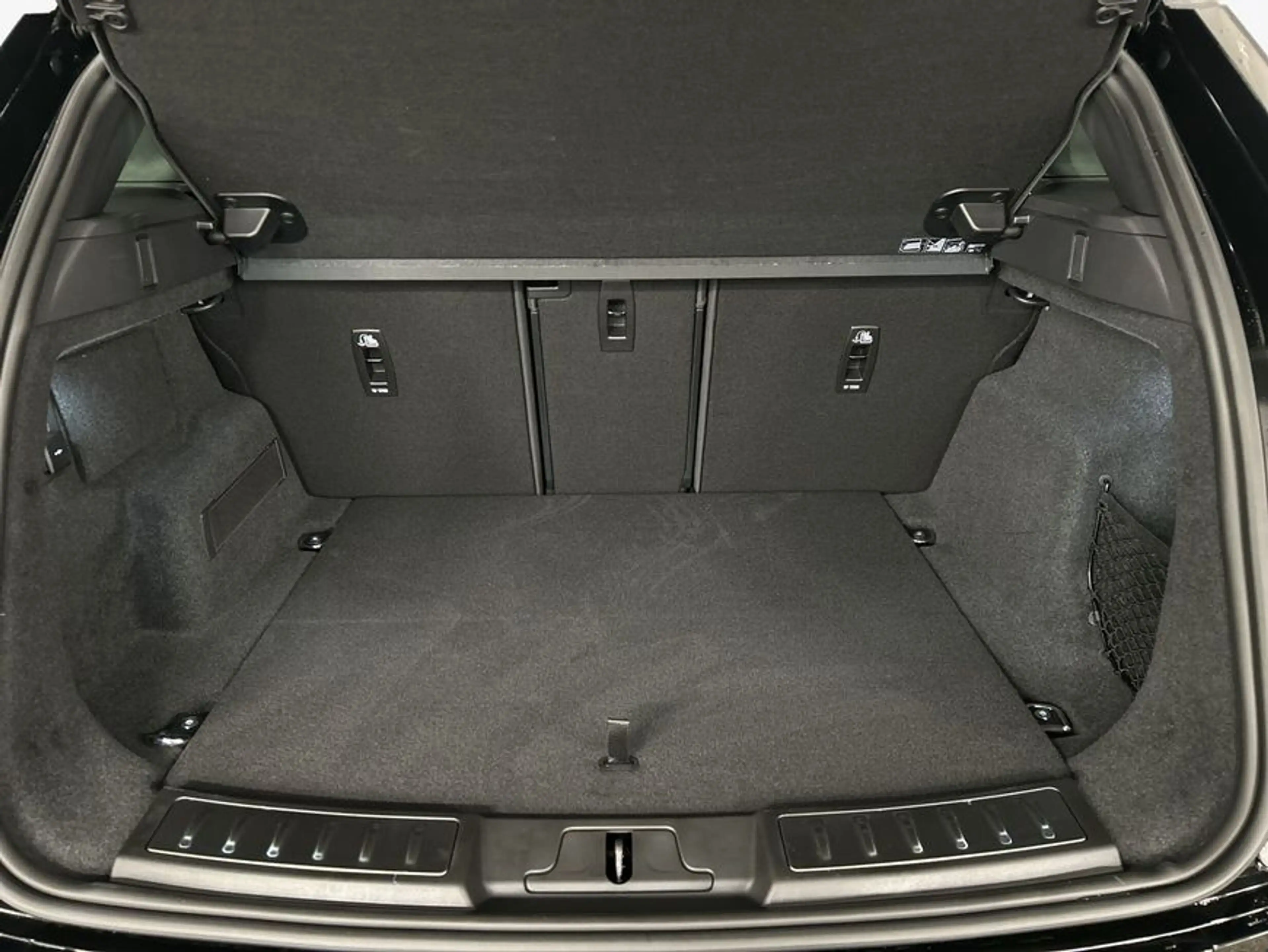 Land Rover Range Rover Evoque P270e Dynamic SE — photo 12