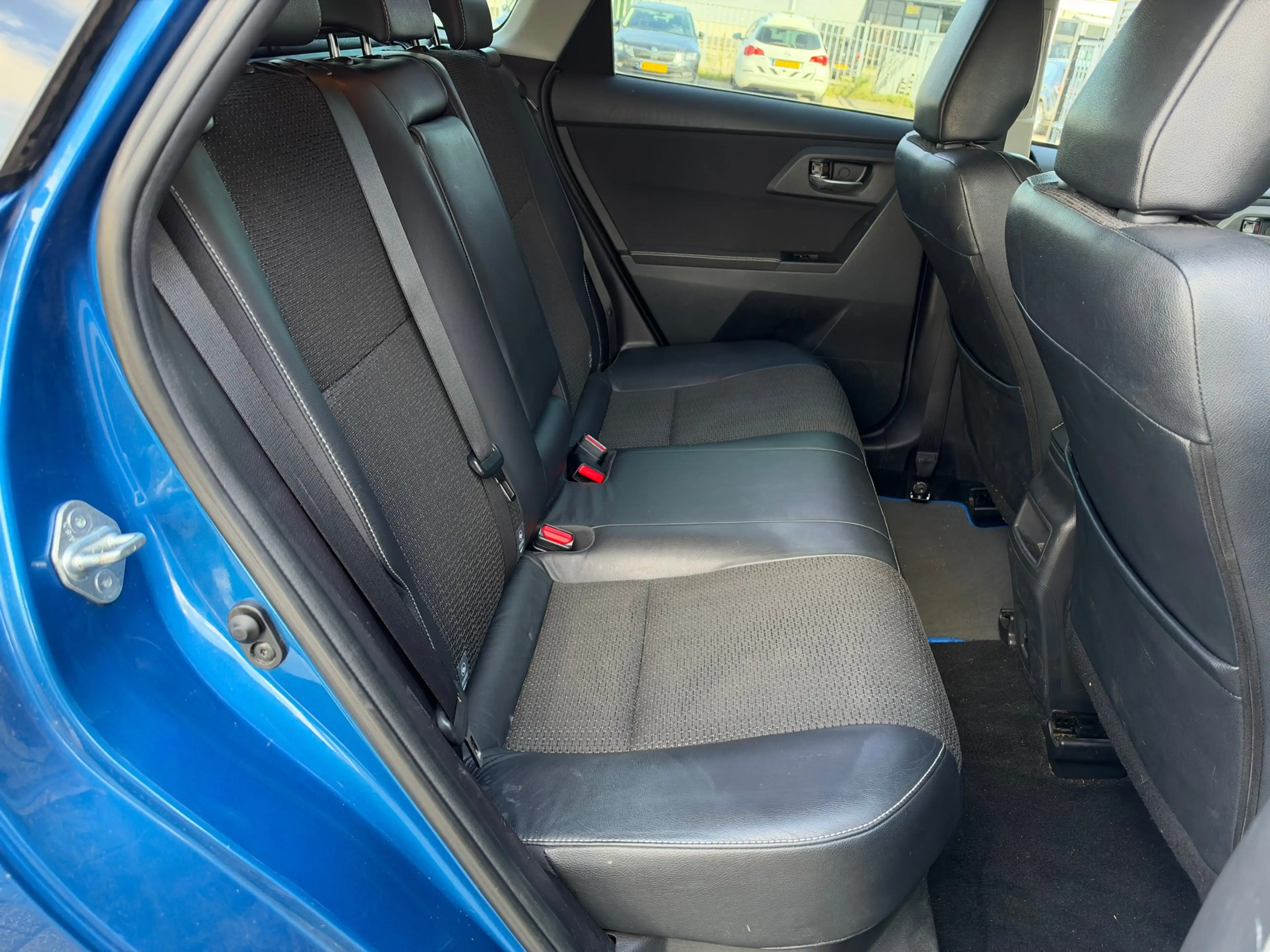 Toyota Auris Touring Sports **Toyota Auris Touring Sports 1.8 H — photo 12