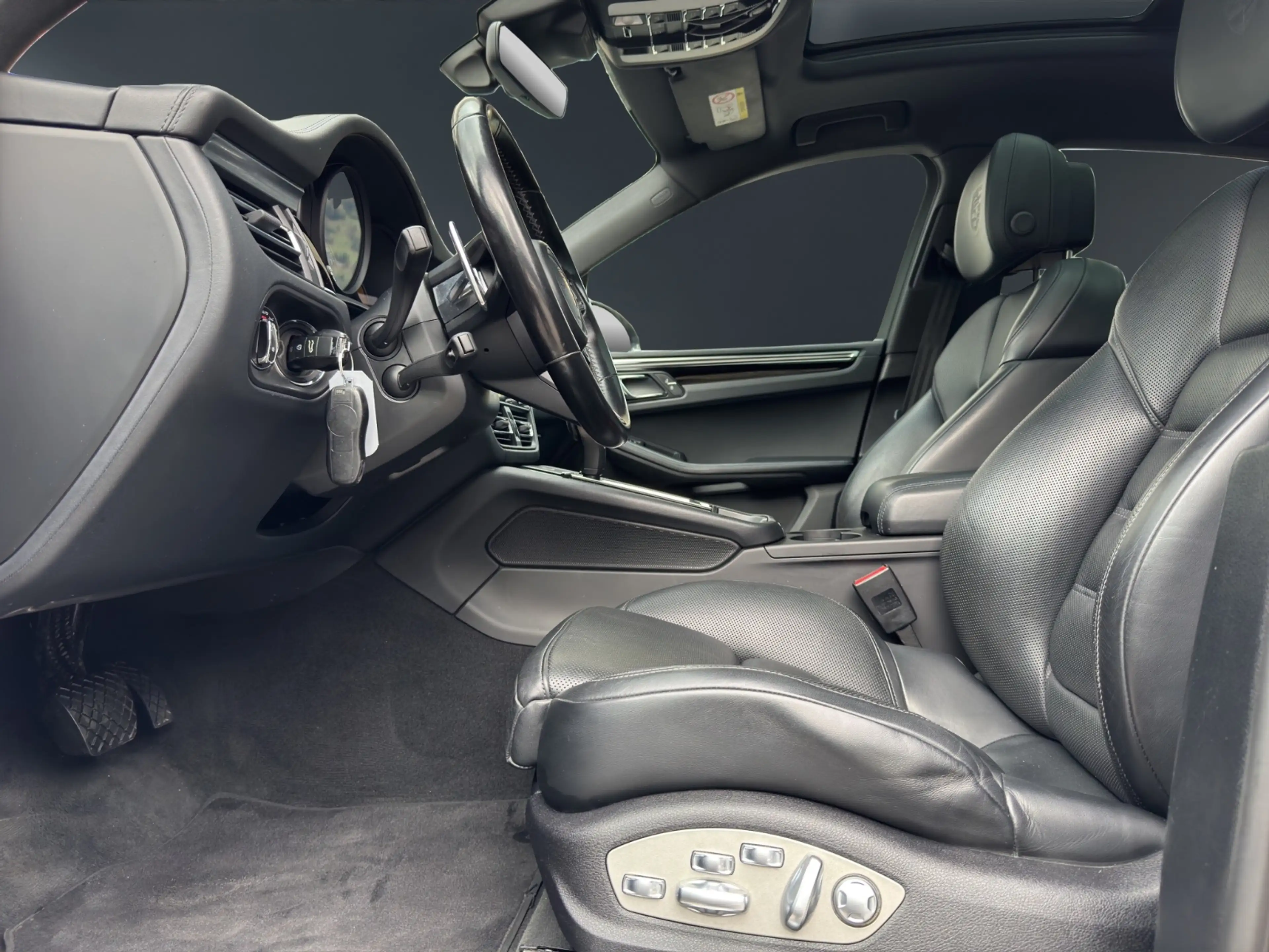 Porsche Macan S AUT — photo 9