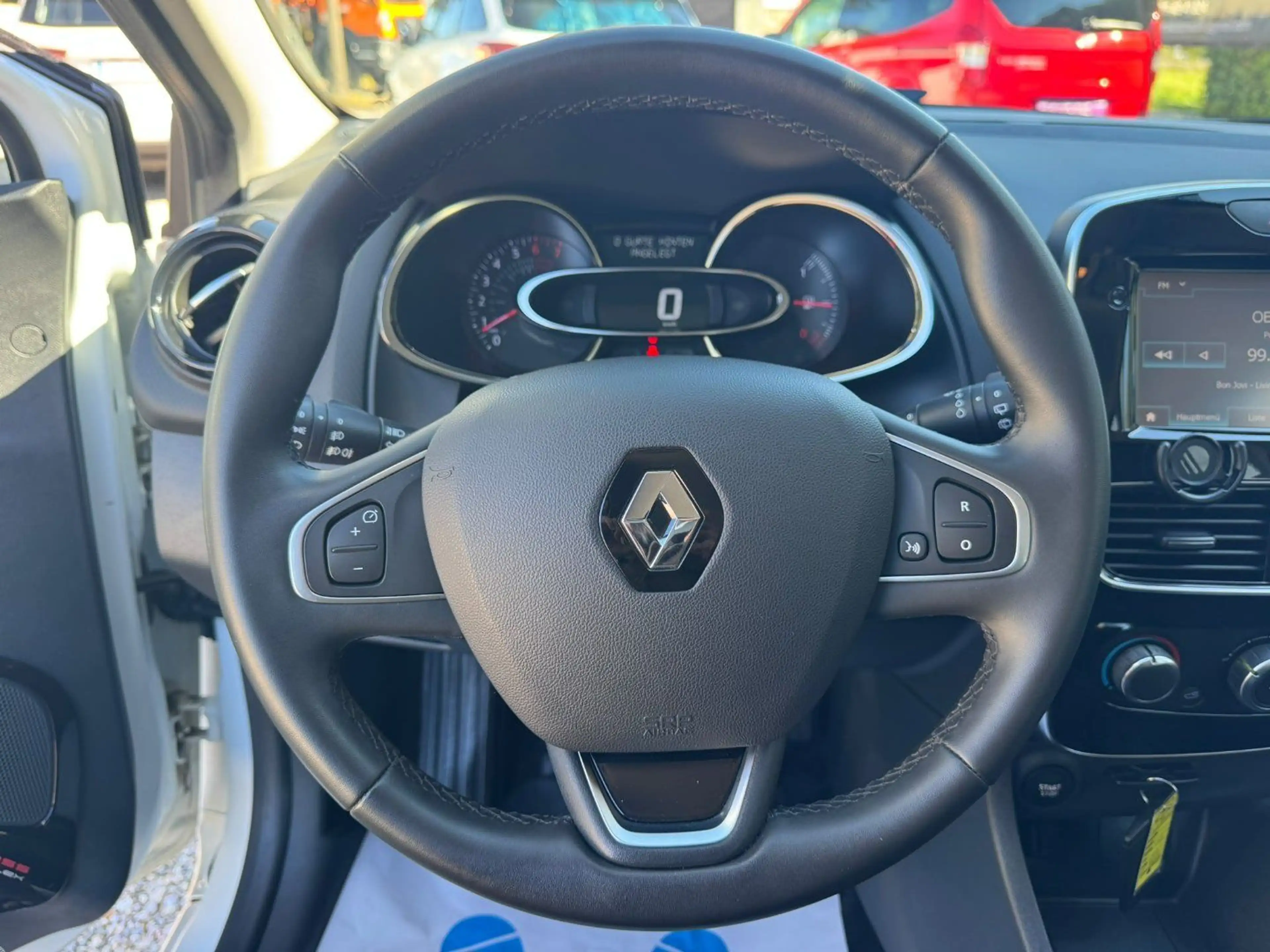 Renault Clio IV 1.2 16V 75 Zen — photo 8