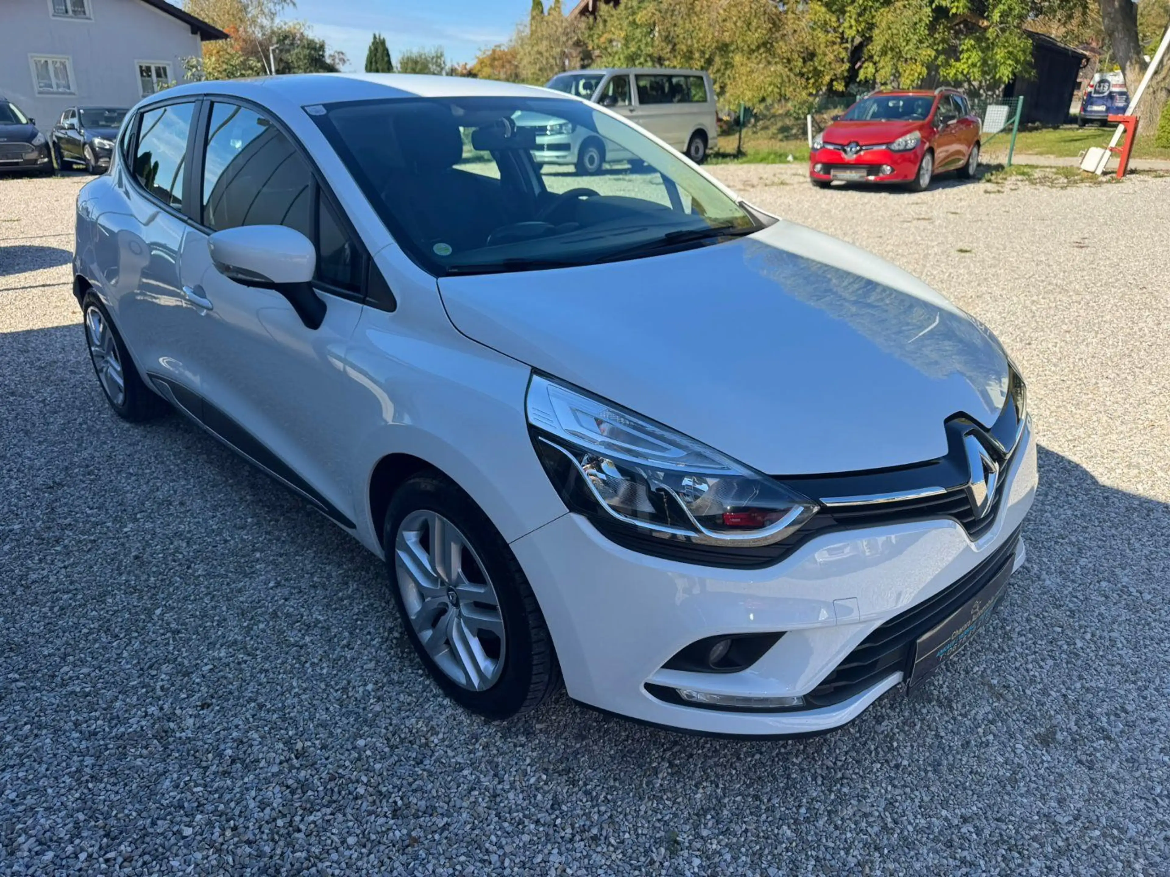 Renault Clio IV 1.2 16V 75 Zen — photo 3