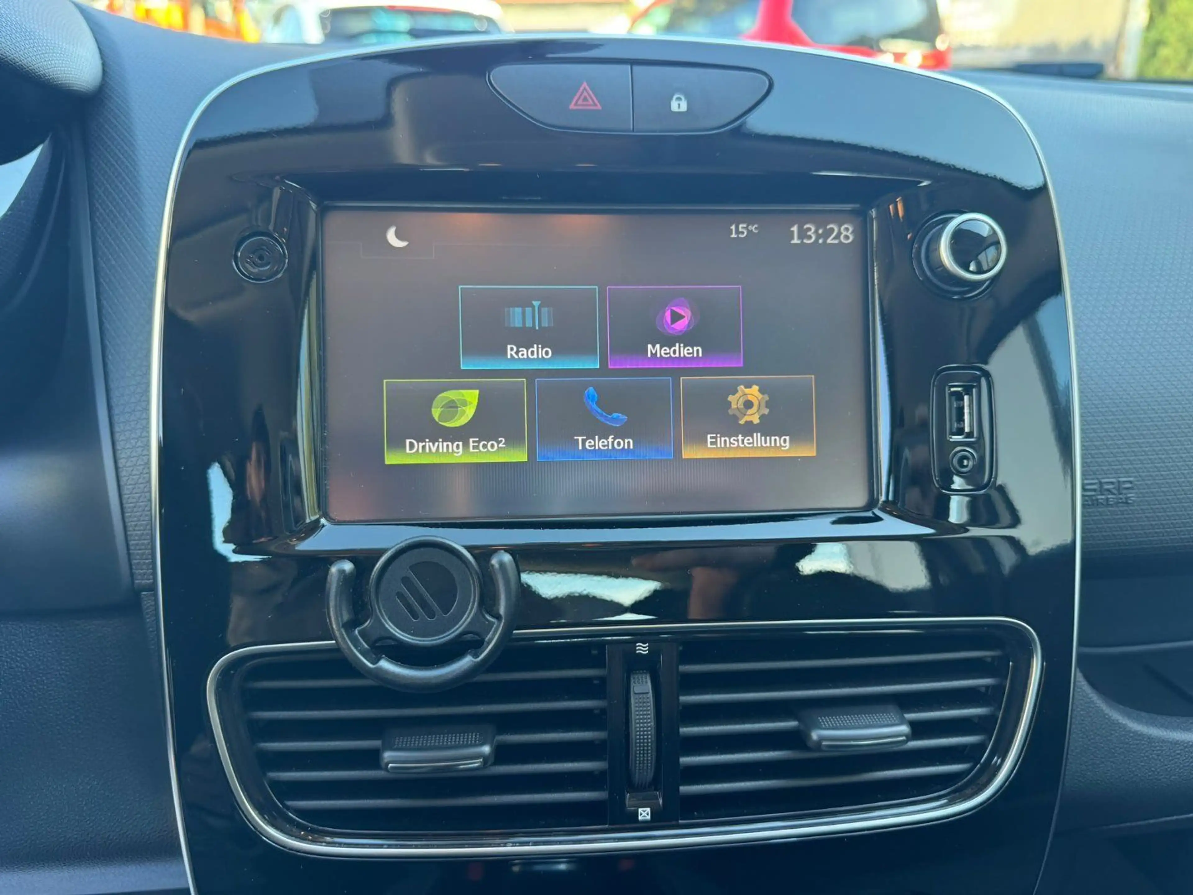 Renault Clio IV 1.2 16V 75 Zen — photo 10