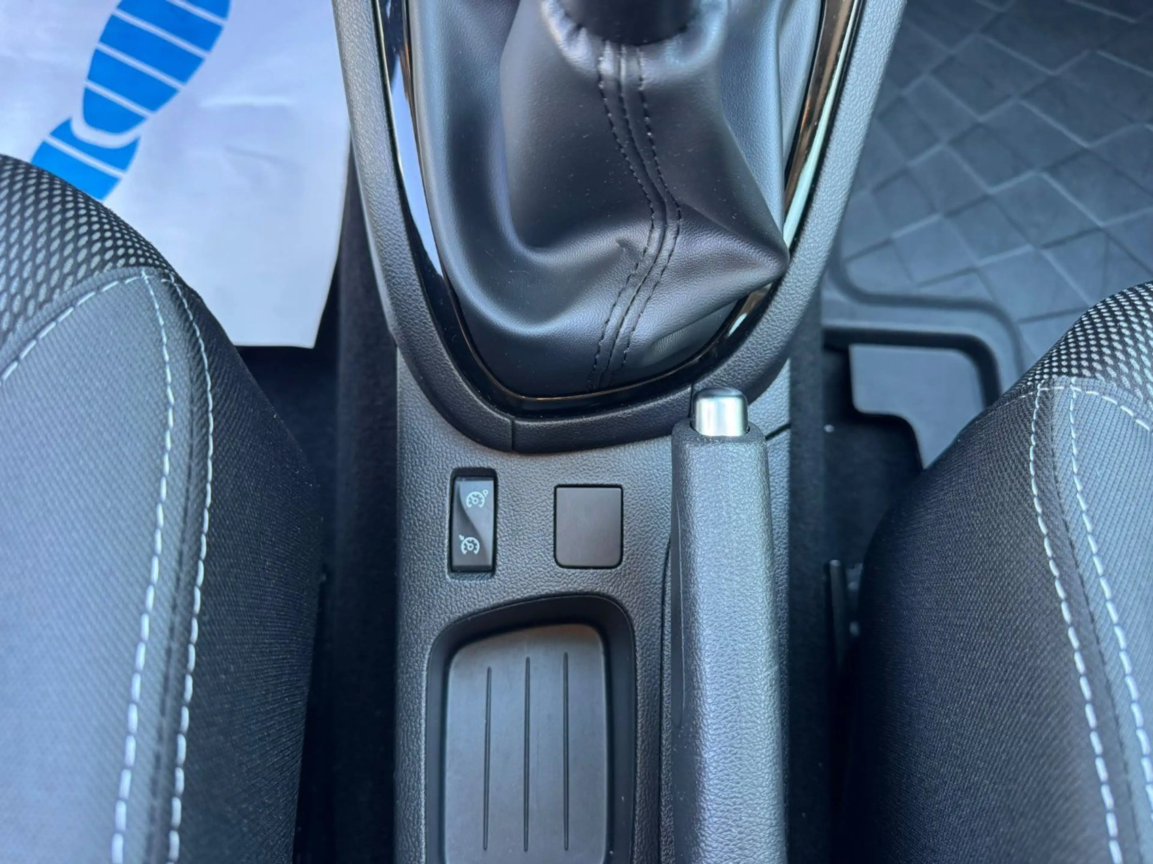 Renault Clio IV 1.2 16V 75 Zen — photo 15
