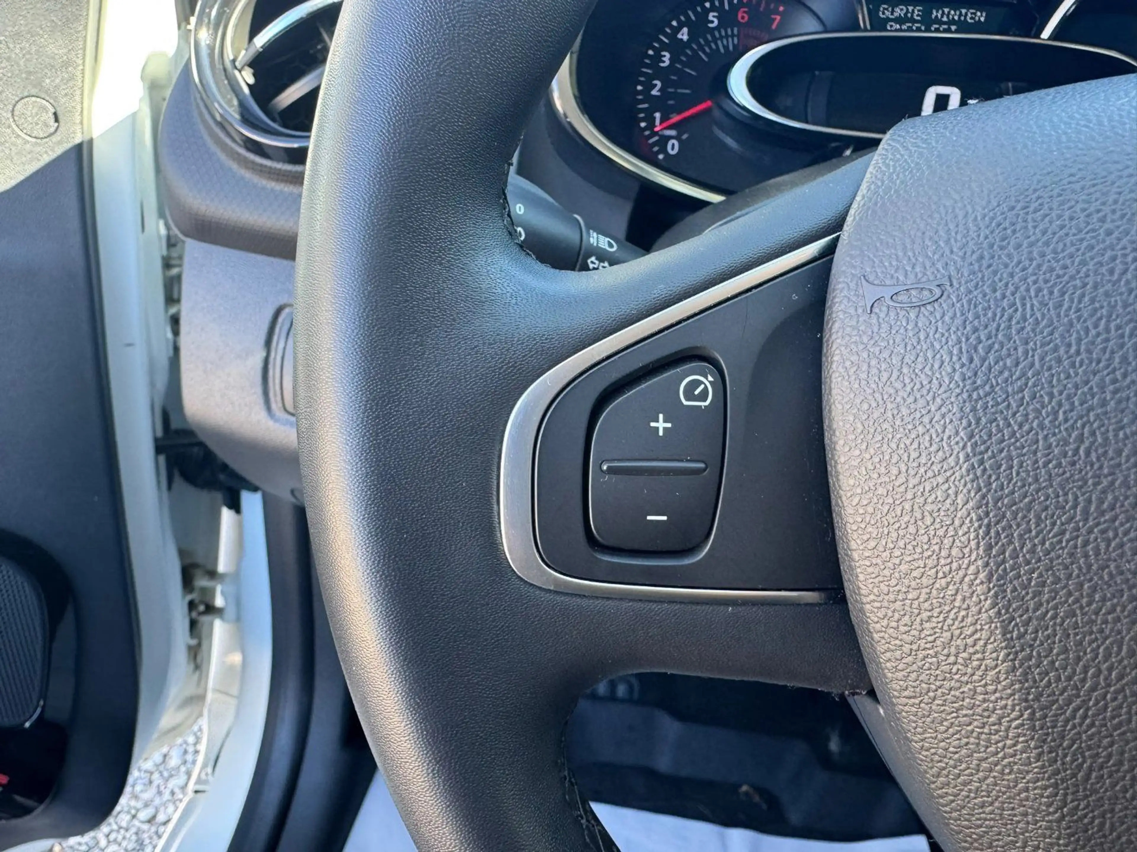 Renault Clio IV 1.2 16V 75 Zen — photo 14