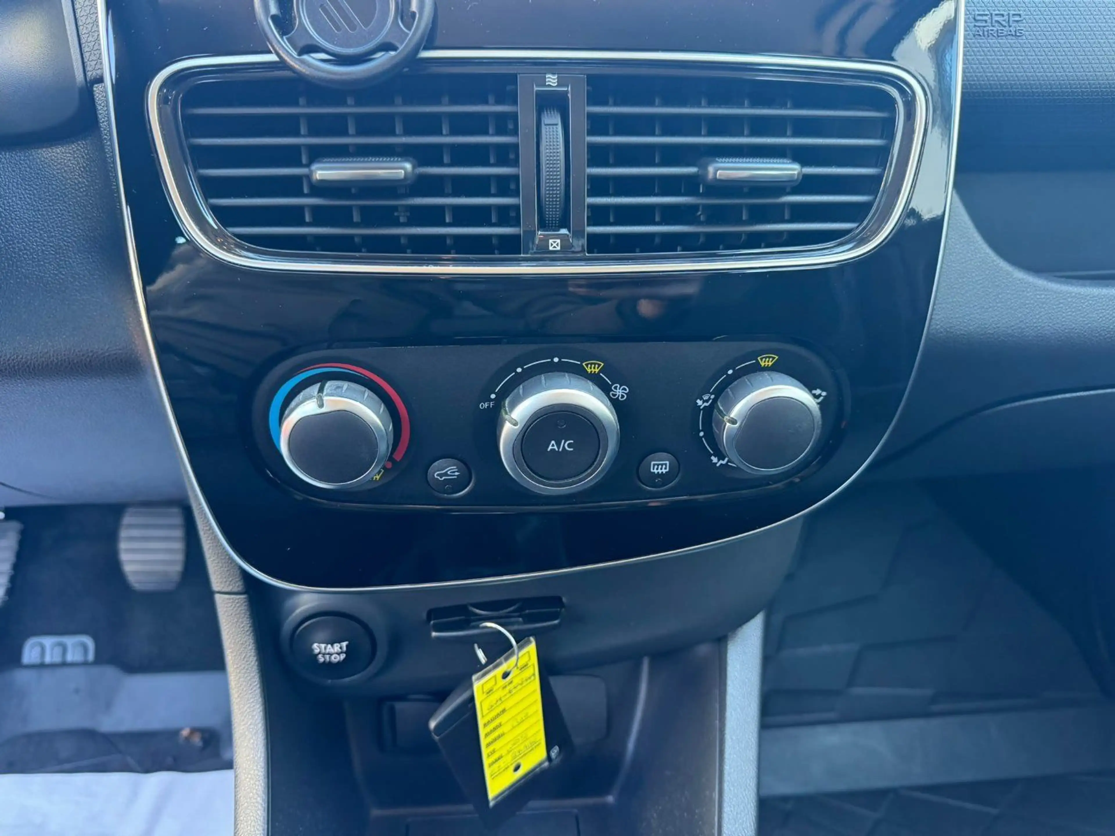 Renault Clio IV 1.2 16V 75 Zen — photo 11