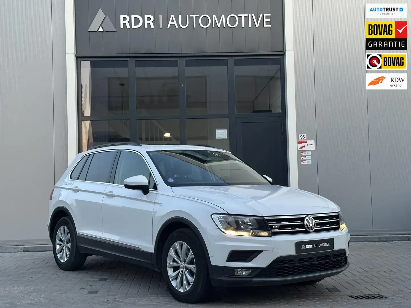 Volkswagen Tiguan 1.4 TSI | ACT | Leer | Pano | Trekhaak | Carplay | Wit - 1