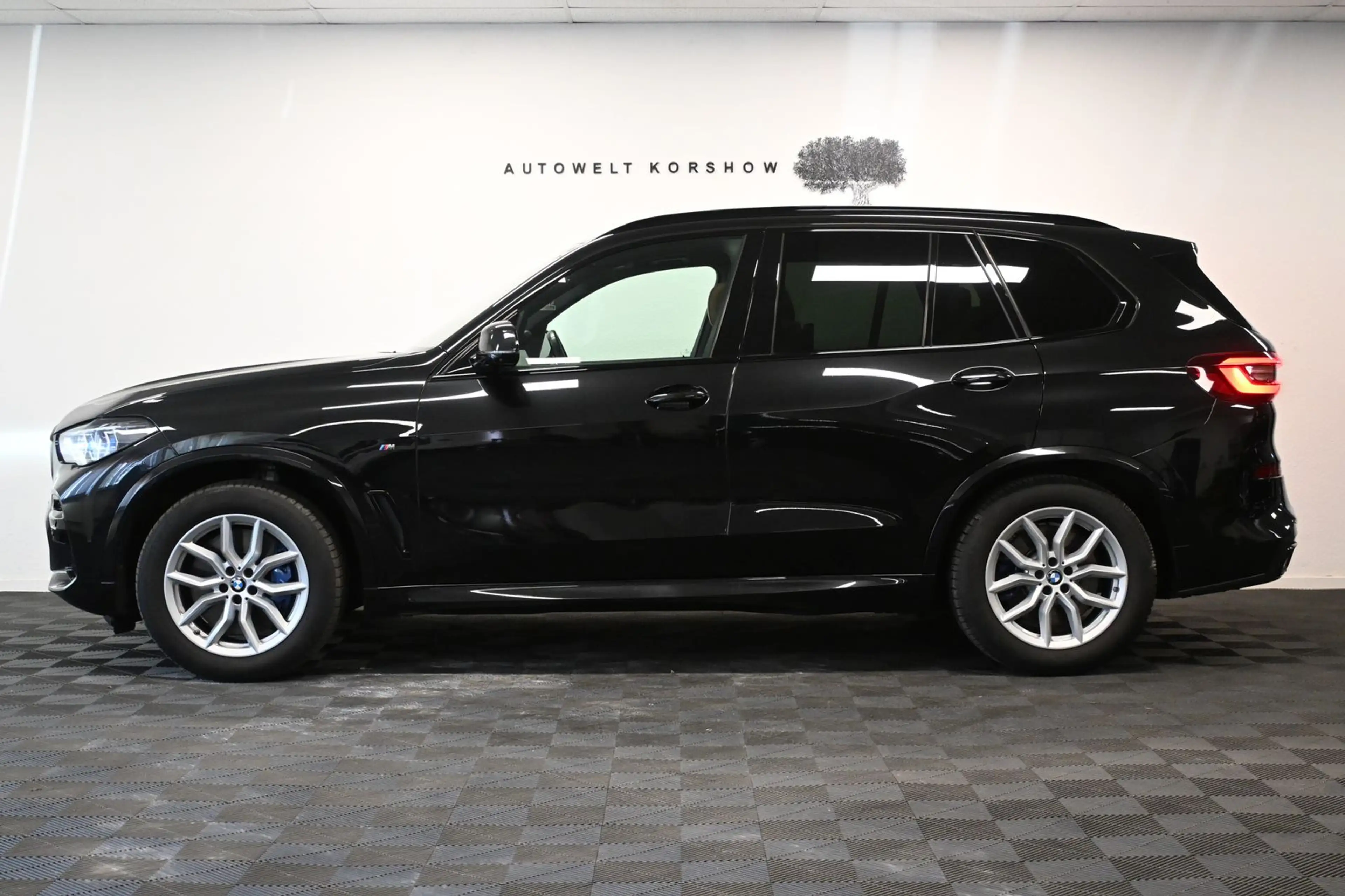 BMW X5 xDrive 40 d M Sport*7-SITZ*LASER*AHK*PANO*HUD — photo 7