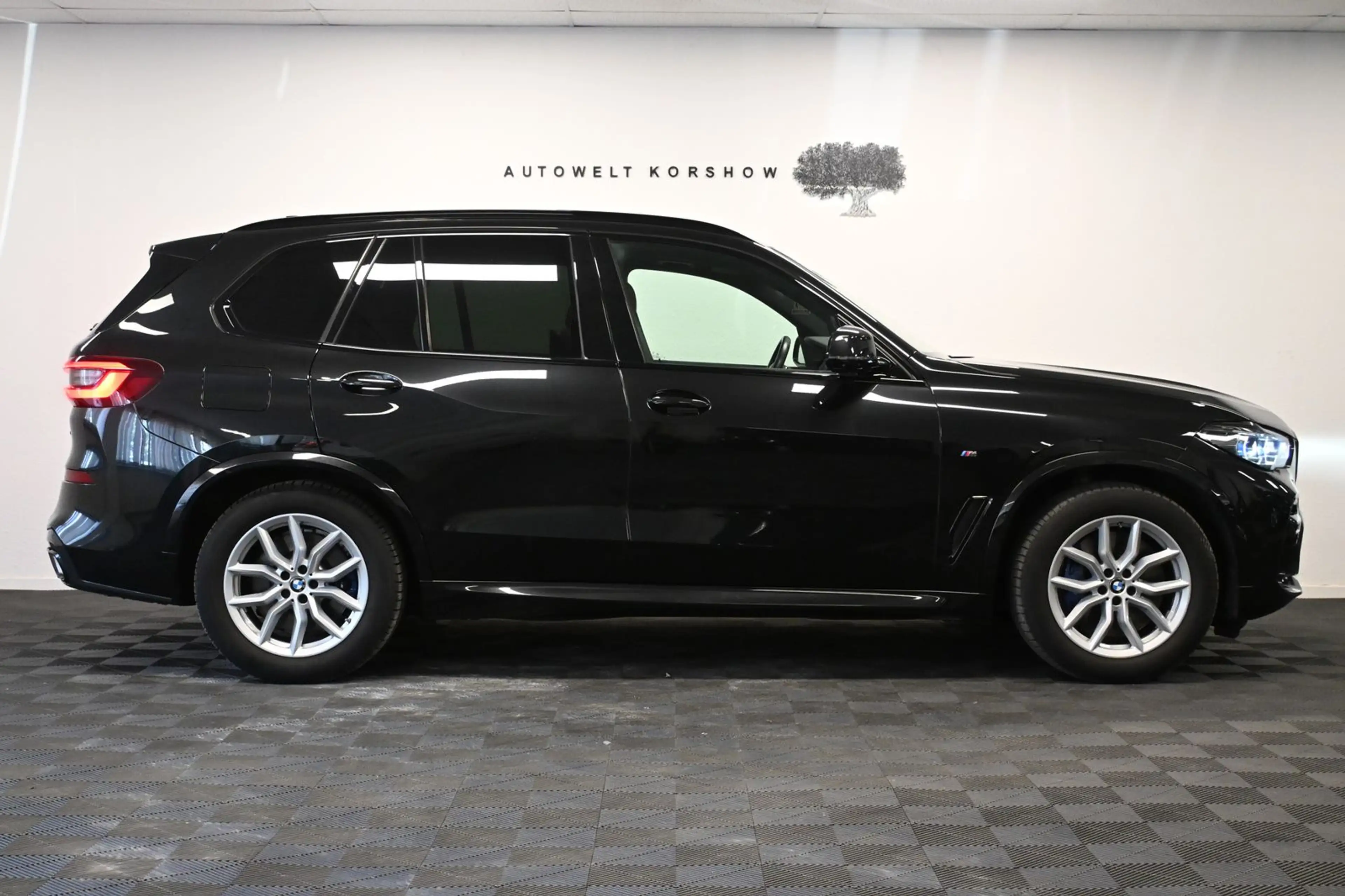 BMW X5 xDrive 40 d M Sport*7-SITZ*LASER*AHK*PANO*HUD — photo 5