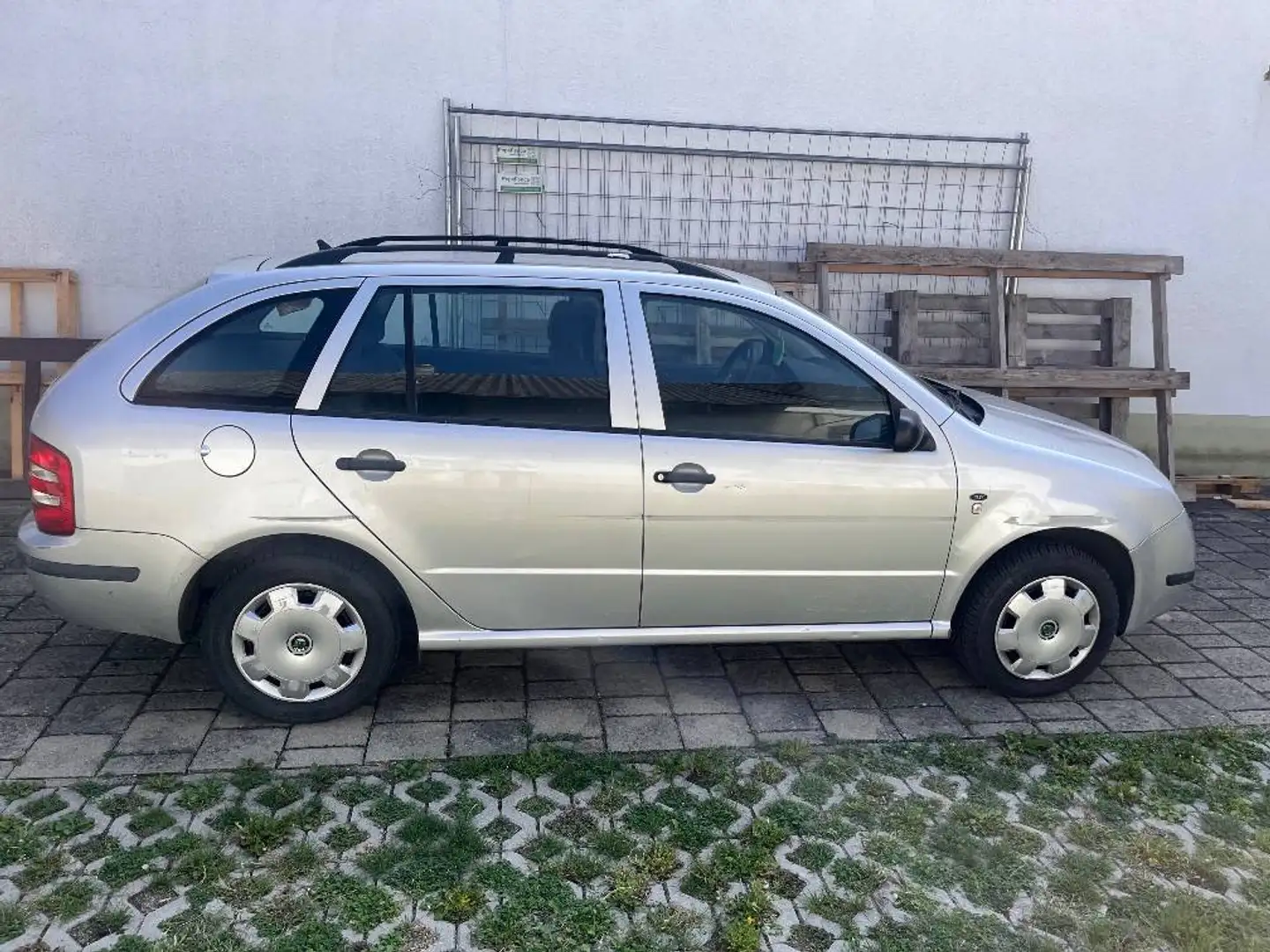 Skoda Fabia Fabia Combi Classic 1,9 SDI mit Pickerl 08/2026 Silber - 2