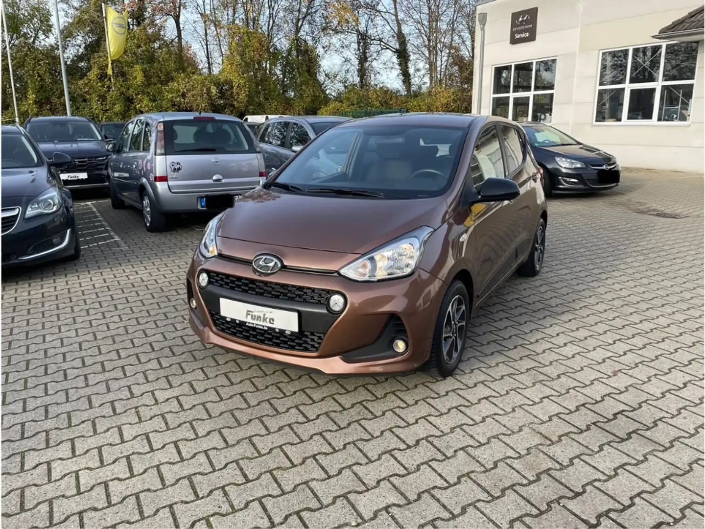 Hyundai i10 Passion DAB+Sitzhzg+LenkradHZG+PDC+Allwetter Braun - 1