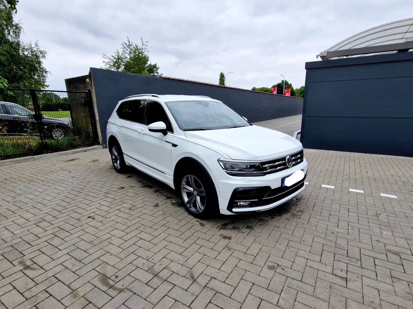 Volkswagen Tiguan Allspace Tiguan Allspace R-Line 7 pl  4 Motion dsg full bijela - 2