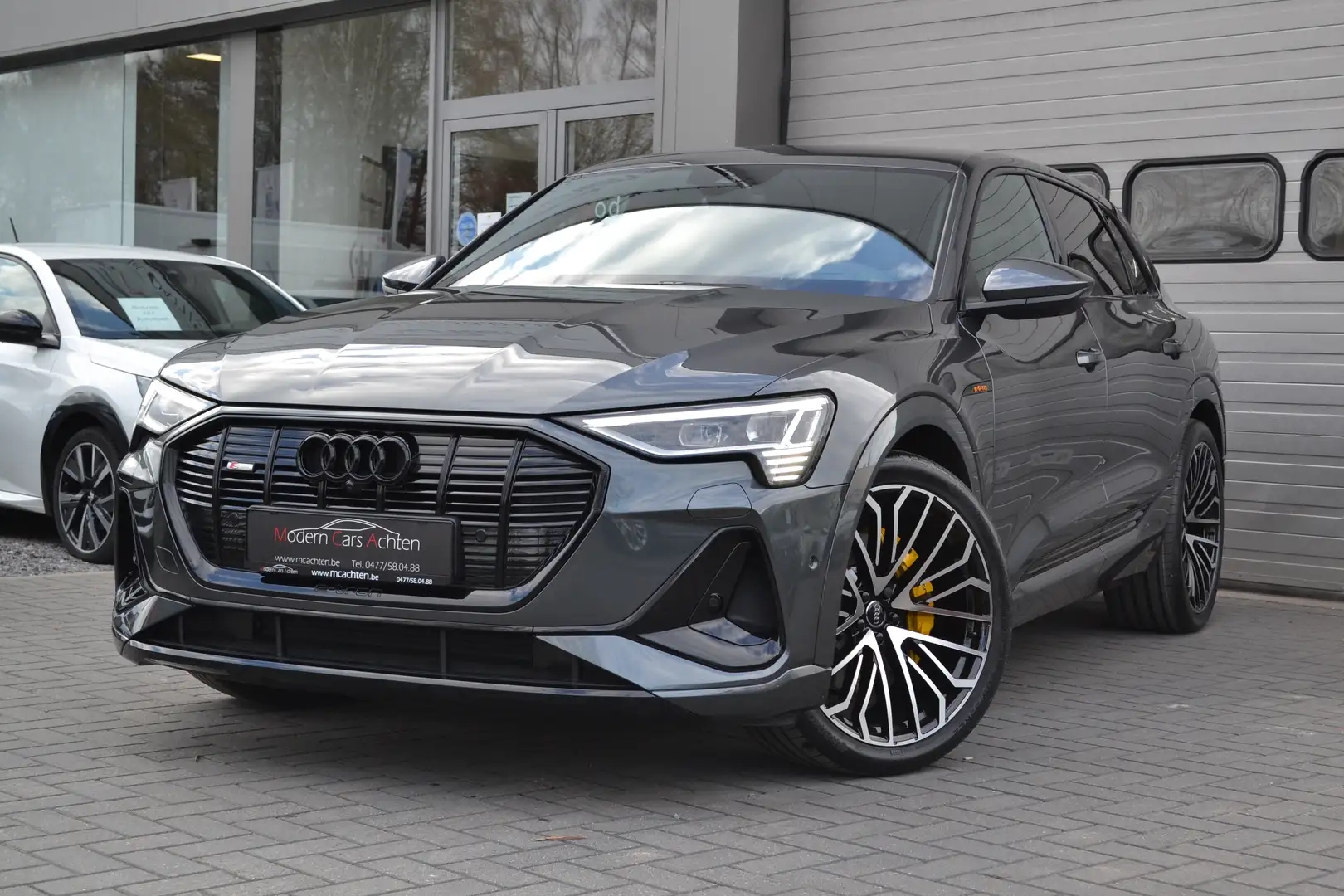 Audi Q8 e-tron Q8 e-Tron "S-Line" 408 PK Grau - 1