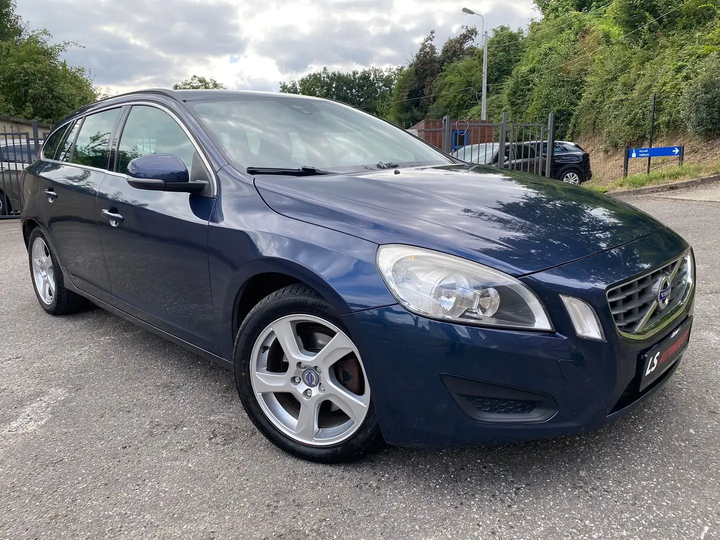 Volvo V60 2.0 D3*5CYLINDRES*NAVI*SIEGESCHAUFFANTS Bleu - 1