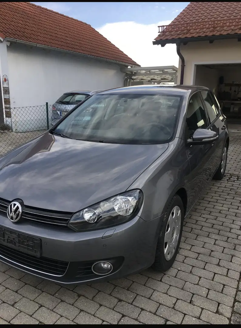 Volkswagen Golf Highline Grau - 1