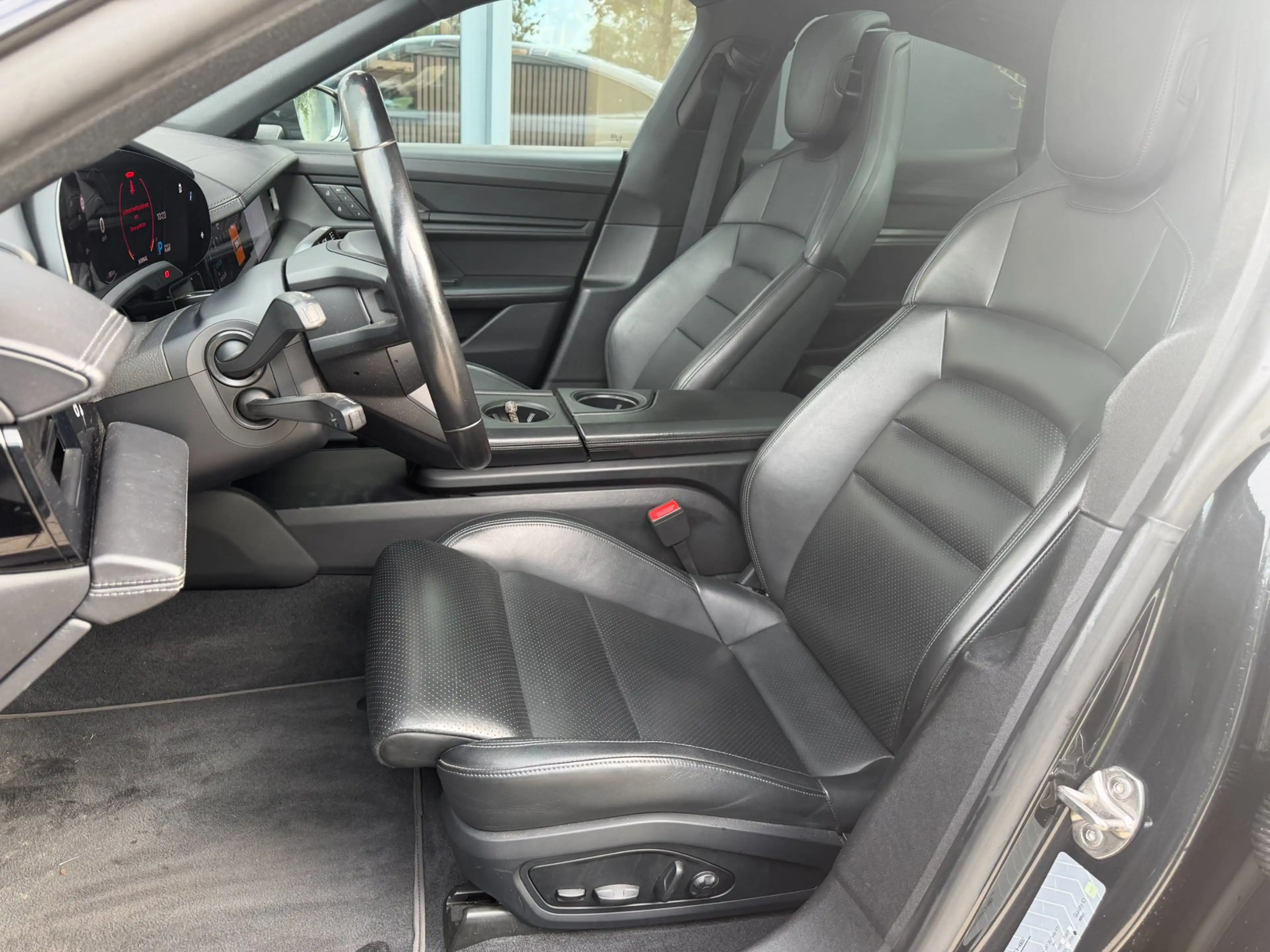 Porsche Taycan Performance 84 kWh l pano l bose l 360 camera — photo 6