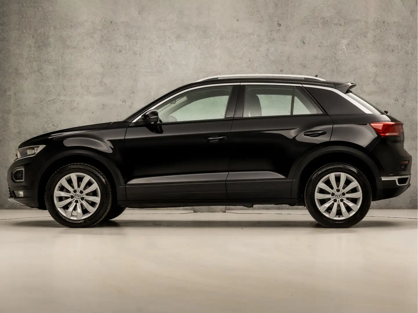 Volkswagen T-Roc 1.0 TSI Sport (APPLE CARPLAY, GROOT NAVI, CLIMATE, Zwart - 2