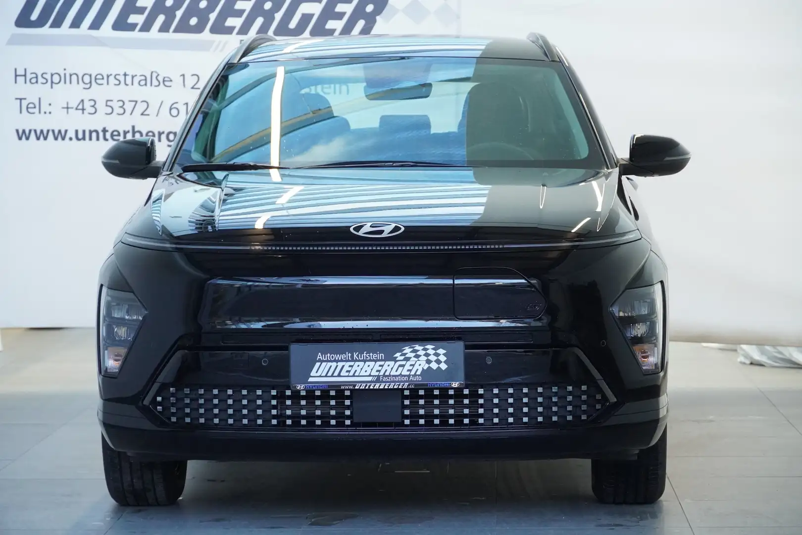Hyundai KONA (SX2) Smart Line 48,6 kWh 4000€ Superbonus Schwarz - 2