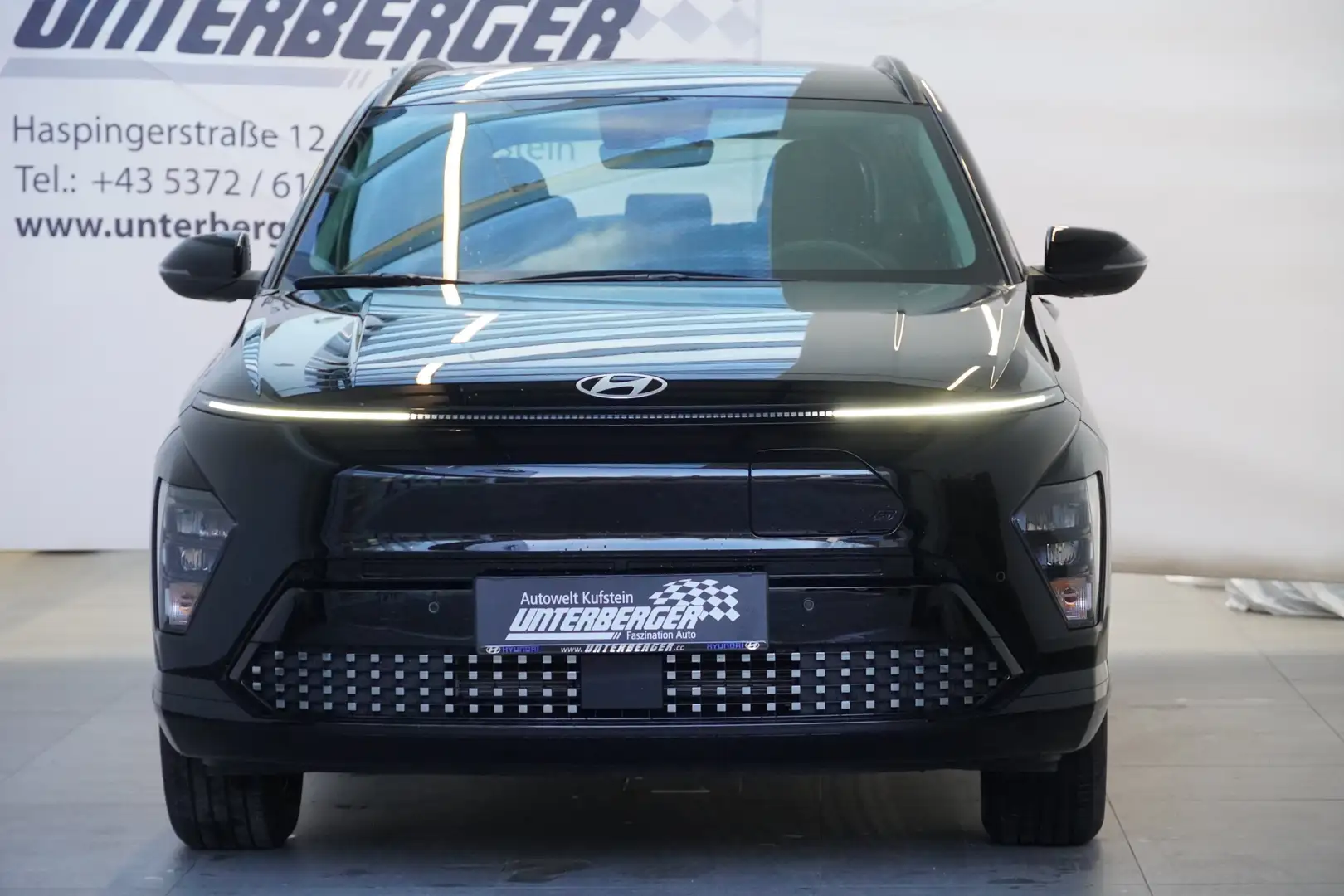 Hyundai KONA (SX2) Smart Line 48,6 kWh 4000€ Superbonus Schwarz - 1