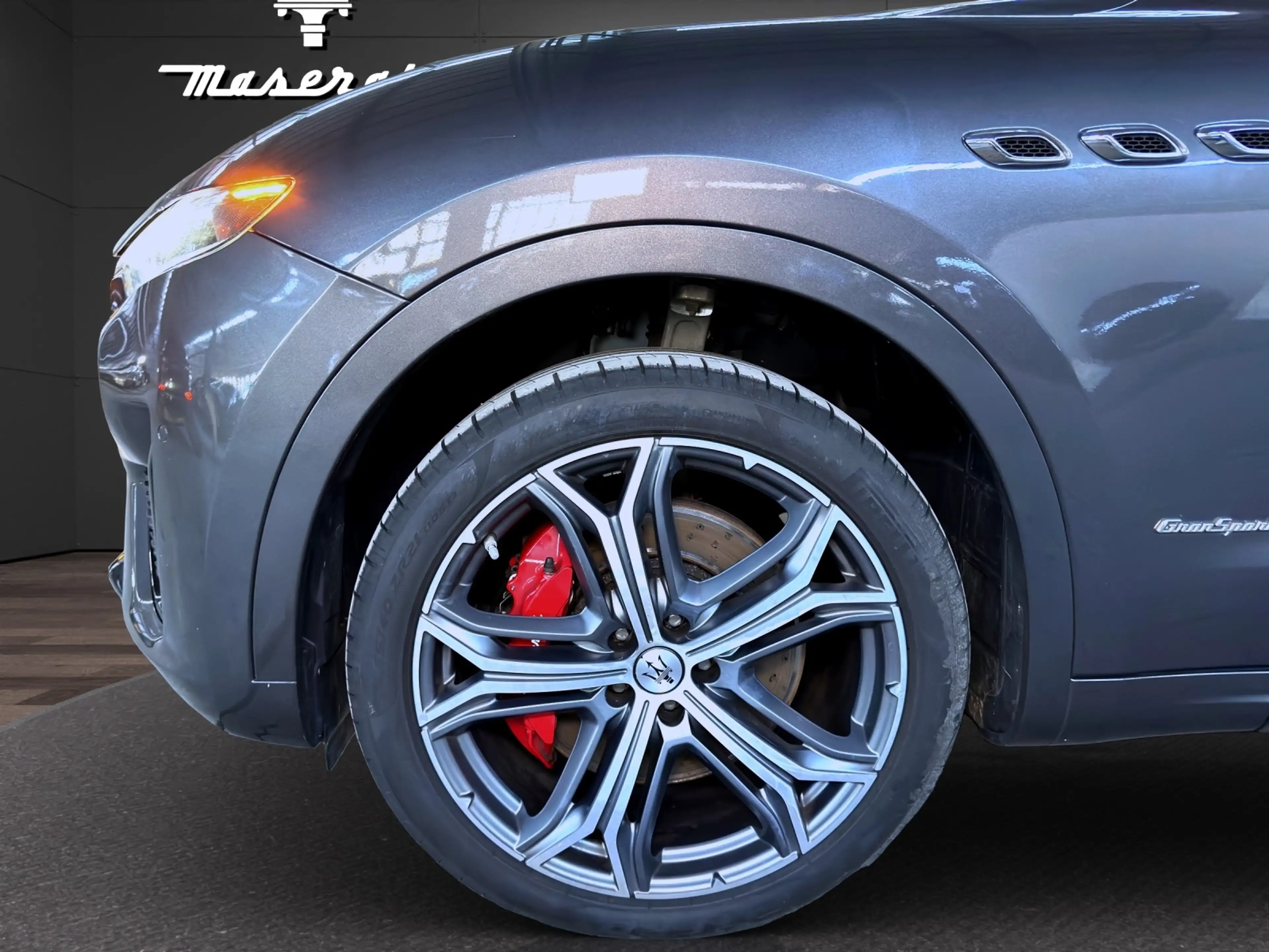Maserati Levante Diesel GranSport MY20 — photo 11