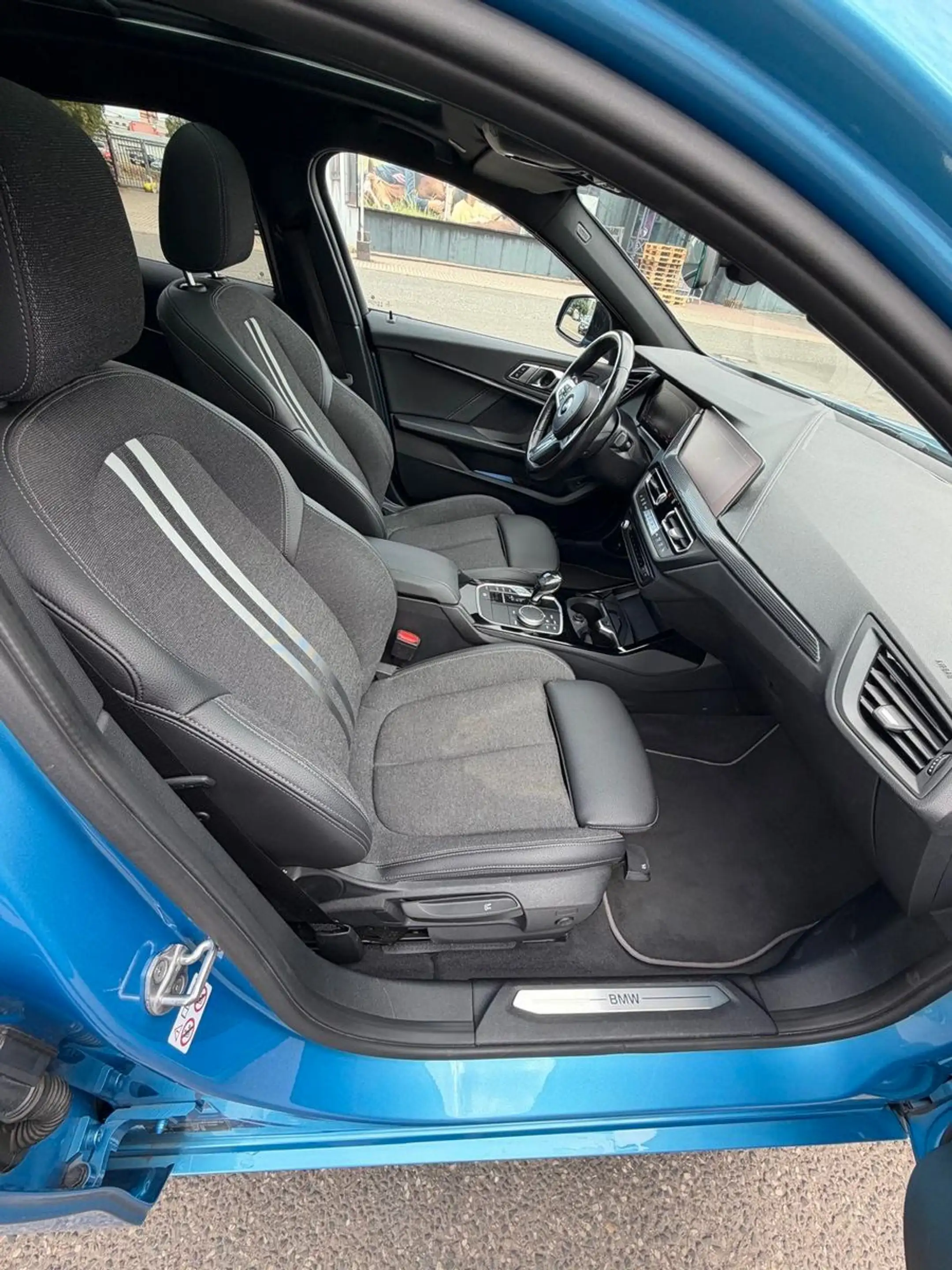BMW 118 i Sport Line/HUD/PANO/Live Cockpit/Kamera/ACC — photo 11