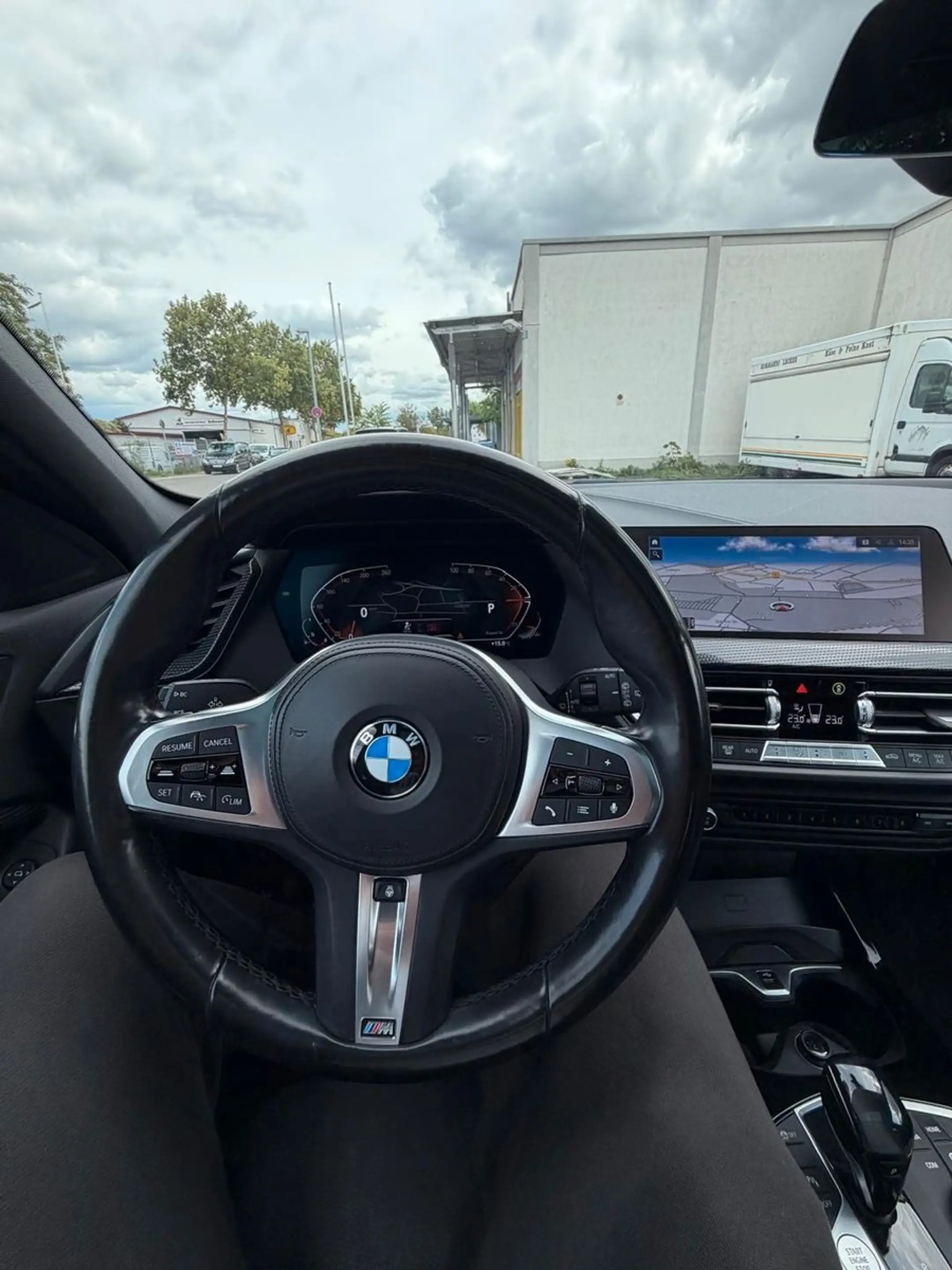 BMW 118 i Sport Line/HUD/PANO/Live Cockpit/Kamera/ACC — photo 13