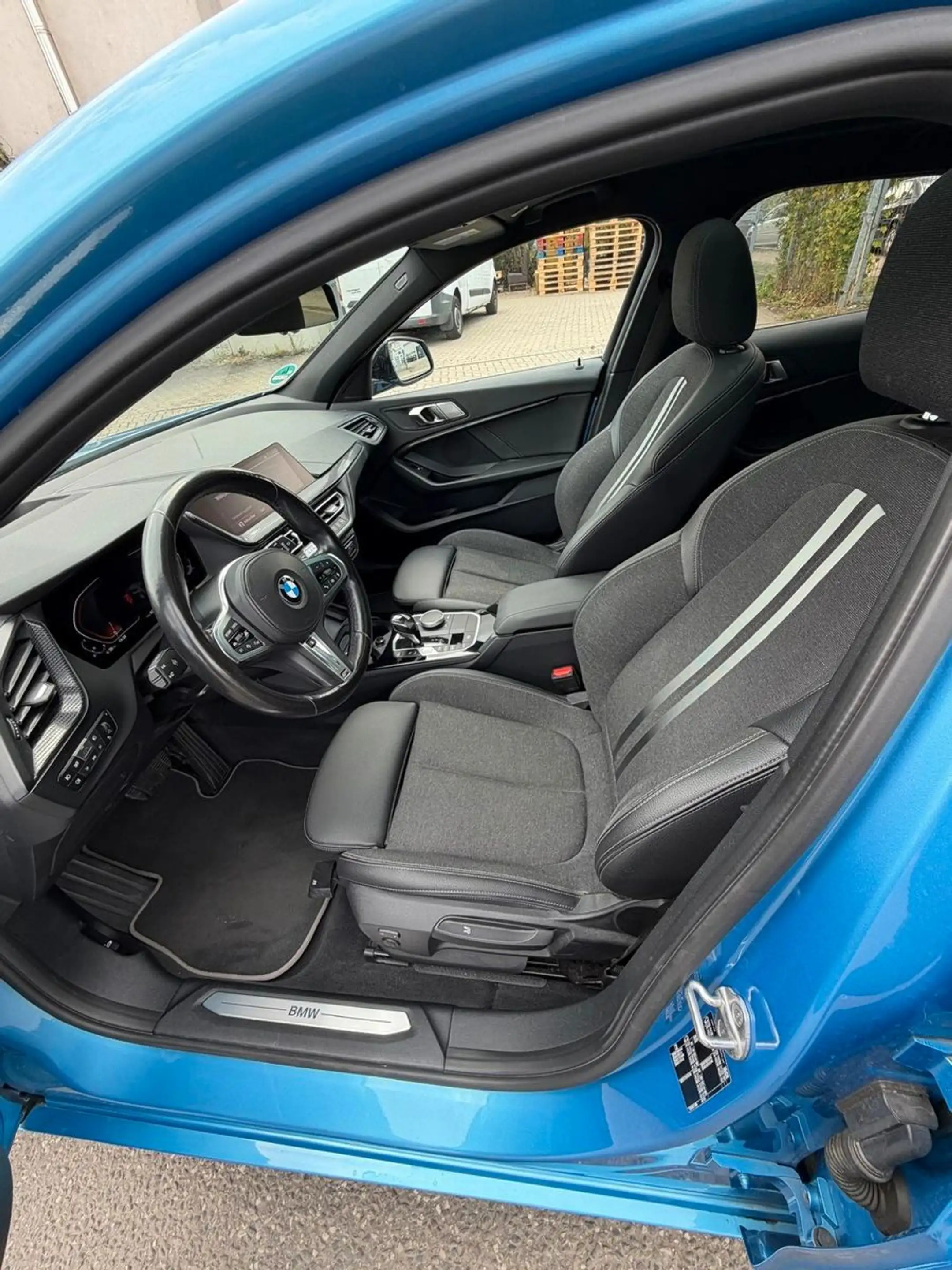 BMW 118 i Sport Line/HUD/PANO/Live Cockpit/Kamera/ACC — photo 9