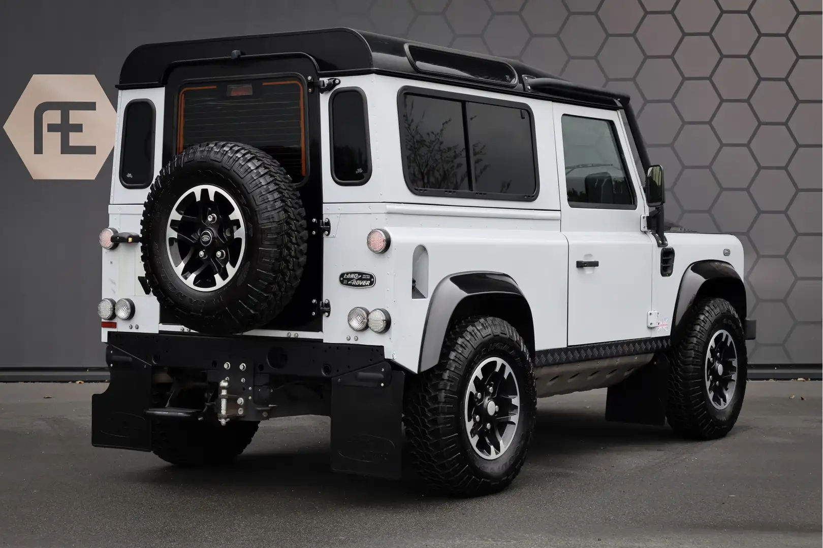 Land Rover Defender 2.2 D SW 90 Adventure Limited Edition | LED KOPLAM Wit - 2
