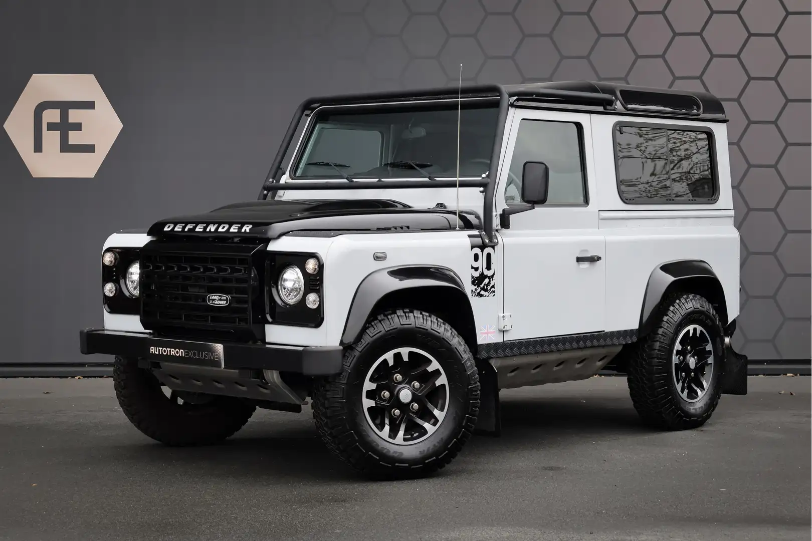 Land Rover Defender 2.2 D SW 90 Adventure Limited Edition | LED KOPLAM Wit - 1