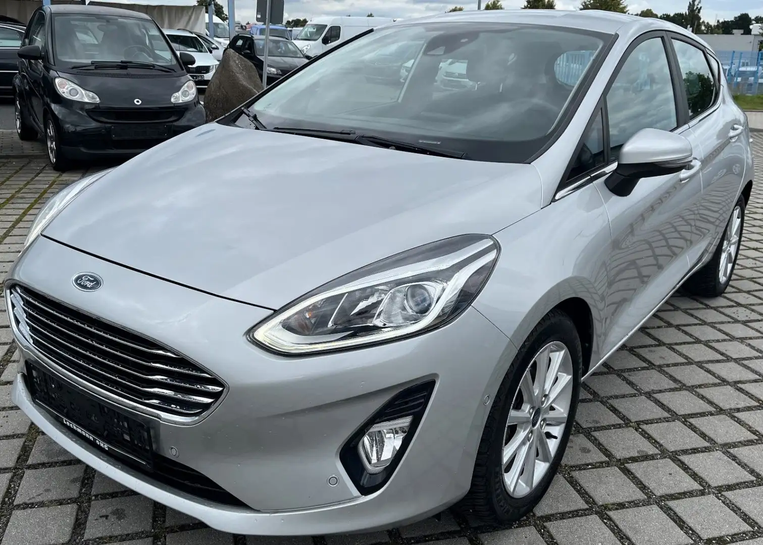 Ford Fiesta Titanium Silber - 1